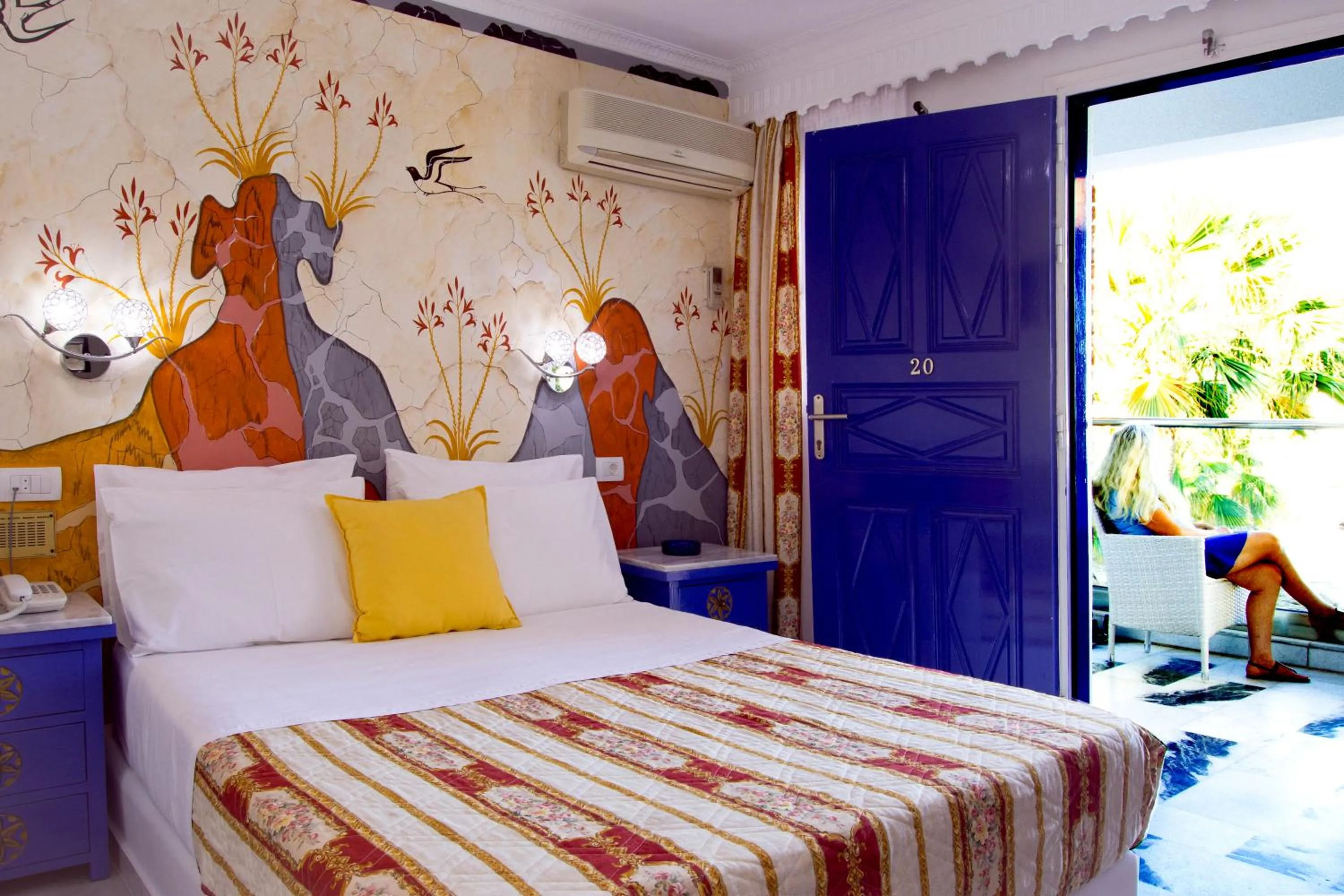 Bedroom, Bed in Black Sandy Beach