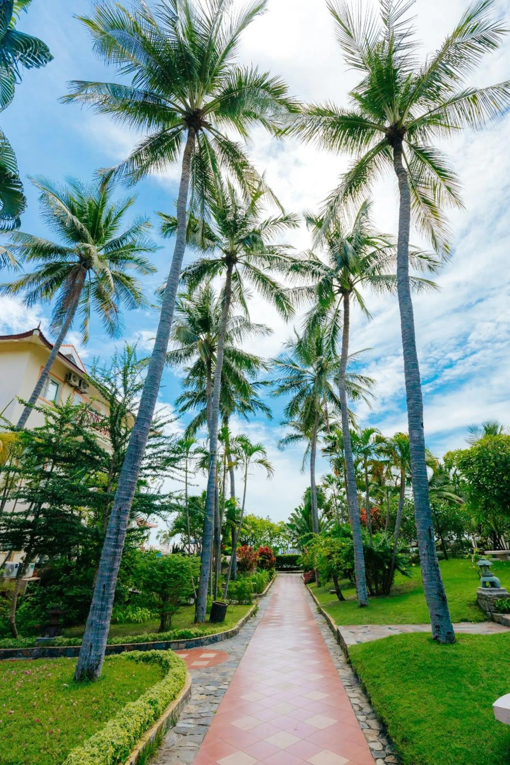 Le Aqua Resort & Spa Phan Thiet - Swiss Village Resort & Spa