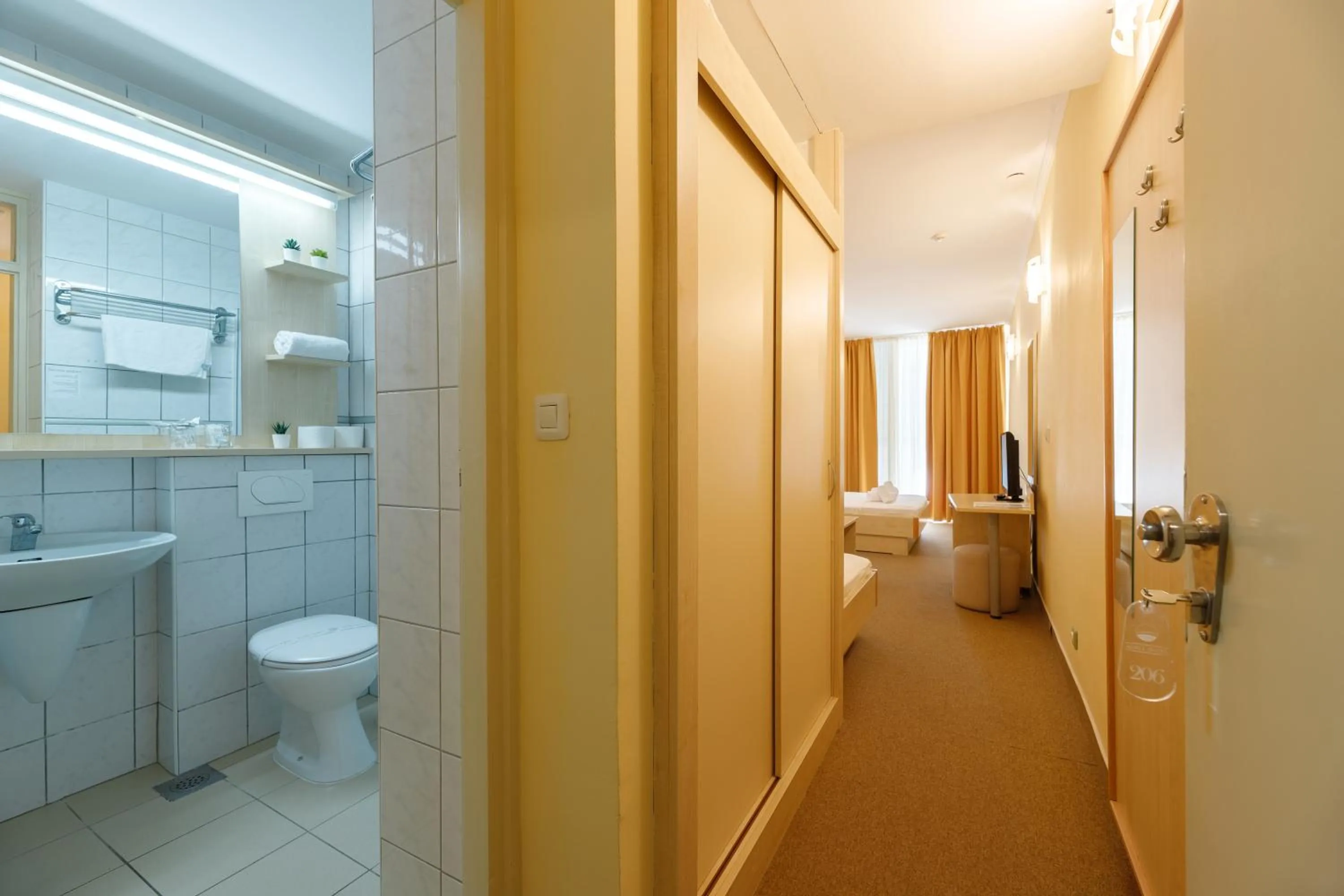 Shower in Family Hotel Adria - All inclusive