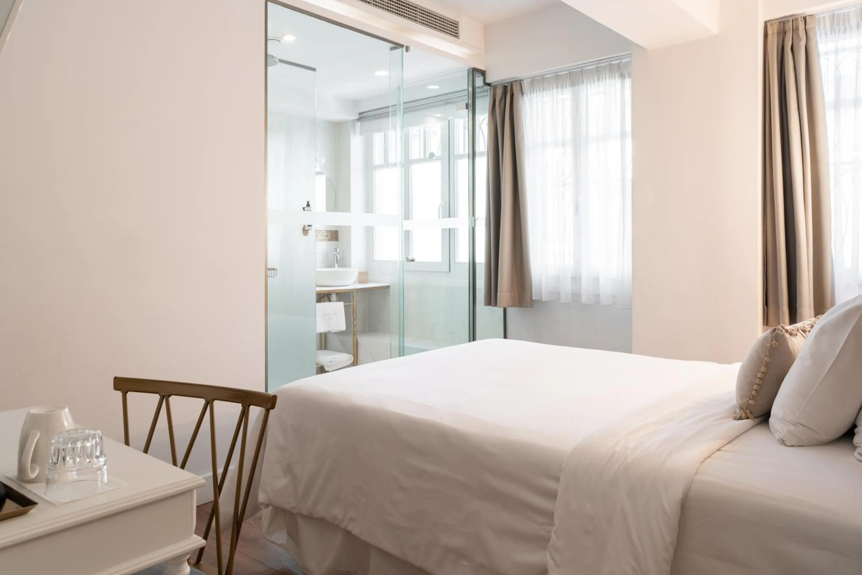 Photo of the whole room, Bed in Bahar Boutique Hotel