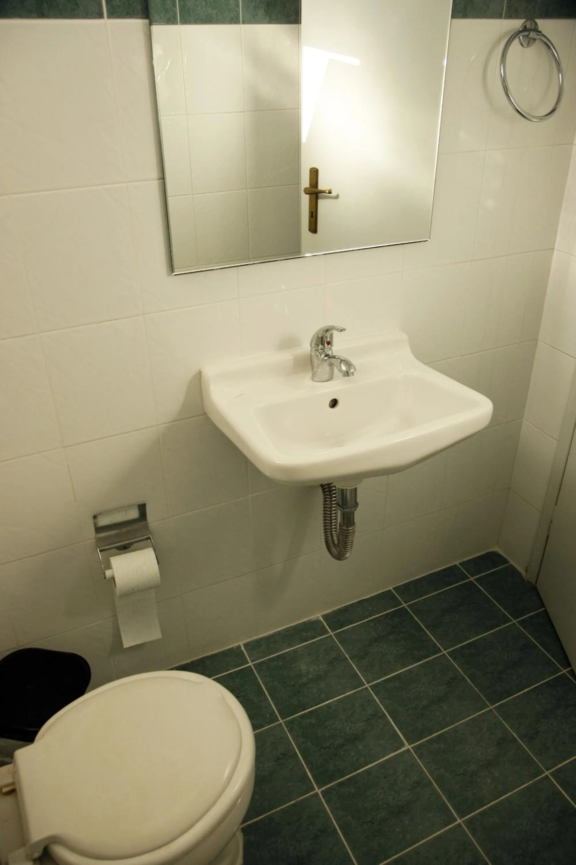 Bathroom in Kalliopi Hotel