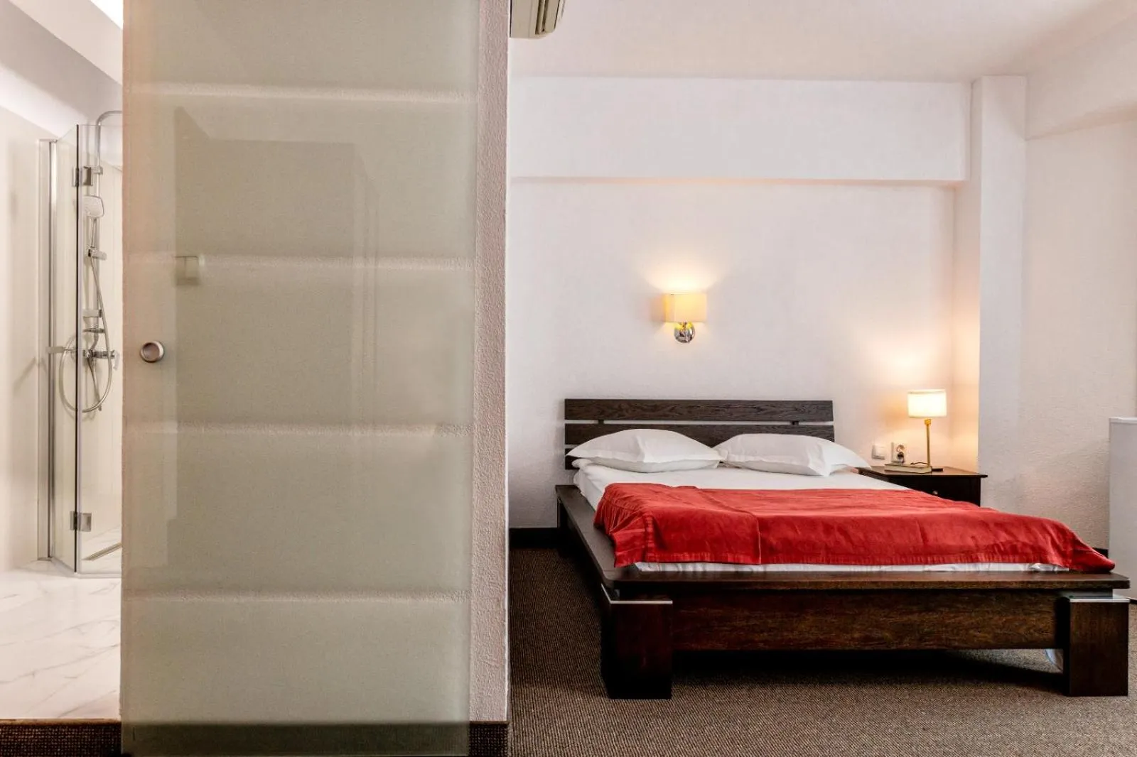 Photo of the whole room, Bed in Hotel Cornul Vanatorului