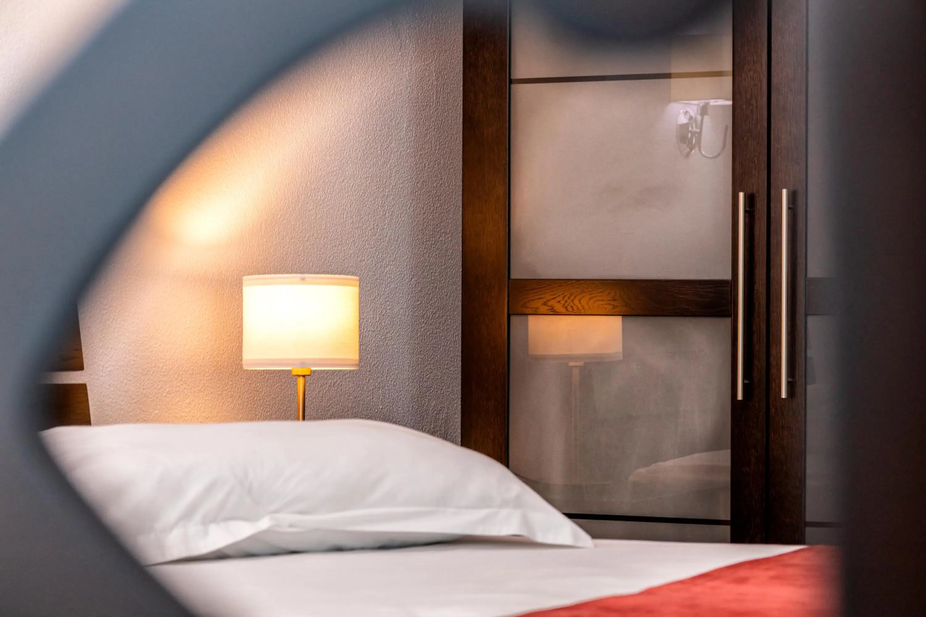 Bed in Hotel Cornul Vanatorului