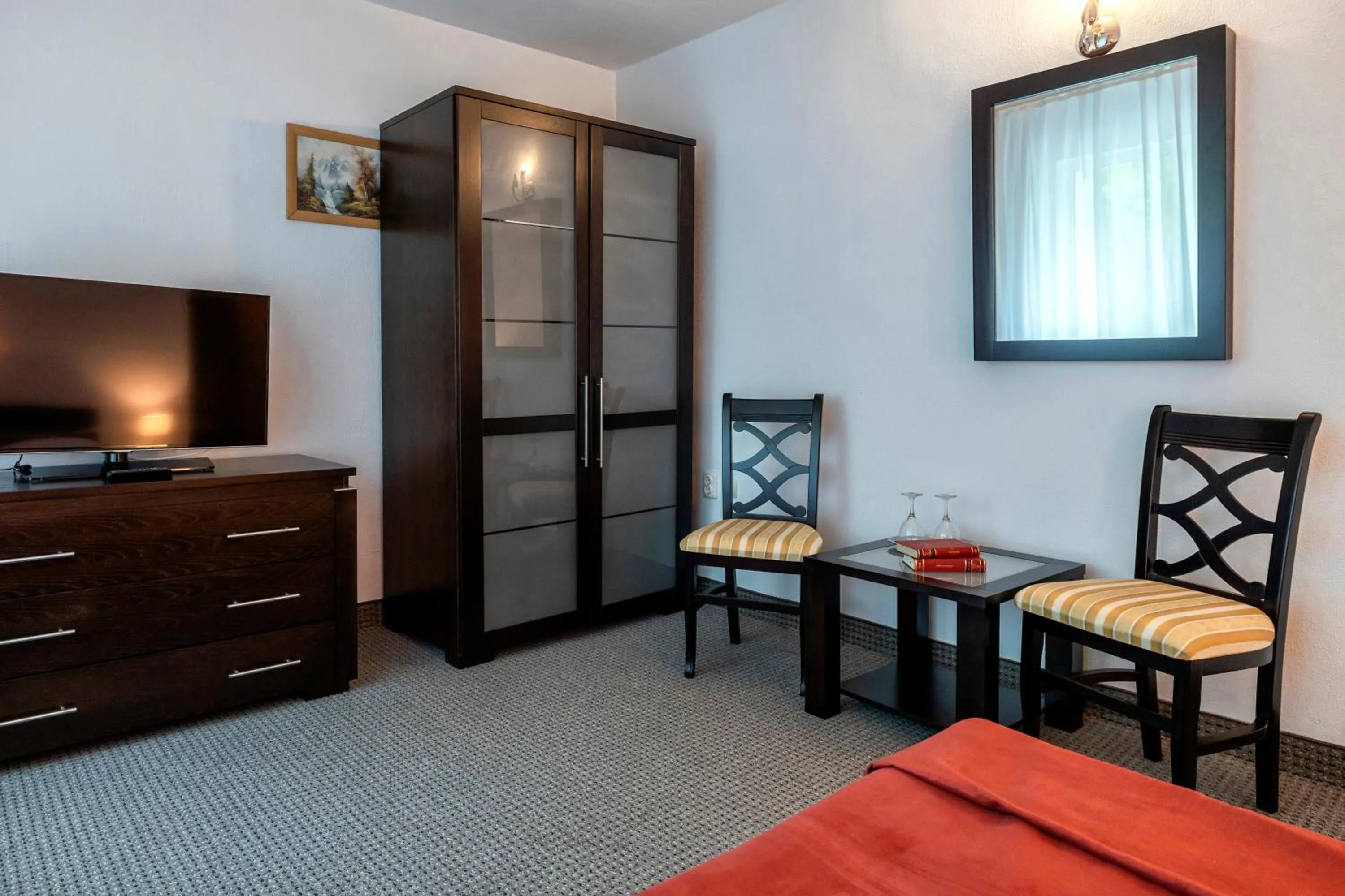 Photo of the whole room, Bed in Hotel Cornul Vanatorului