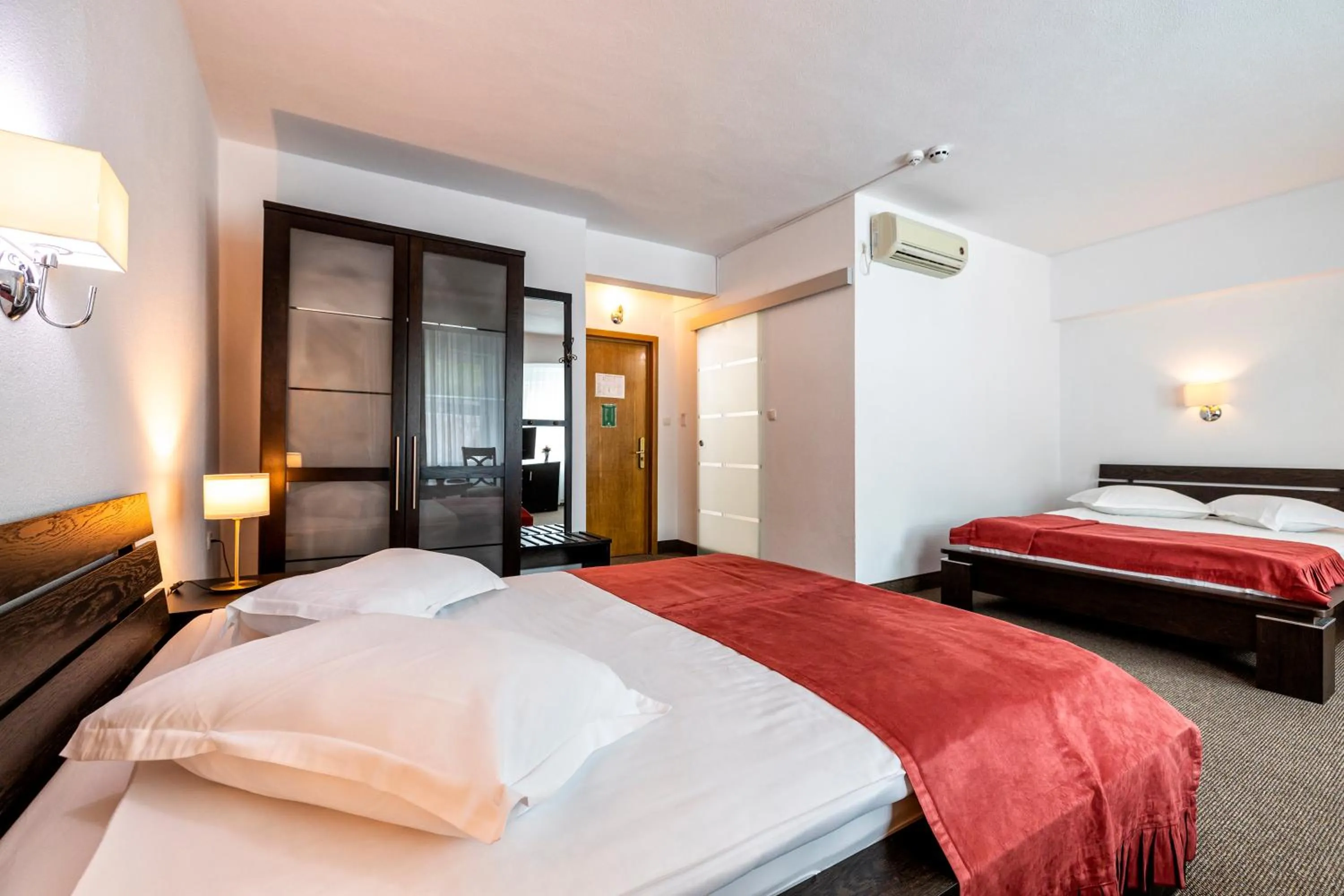 Photo of the whole room, Bed in Hotel Cornul Vanatorului