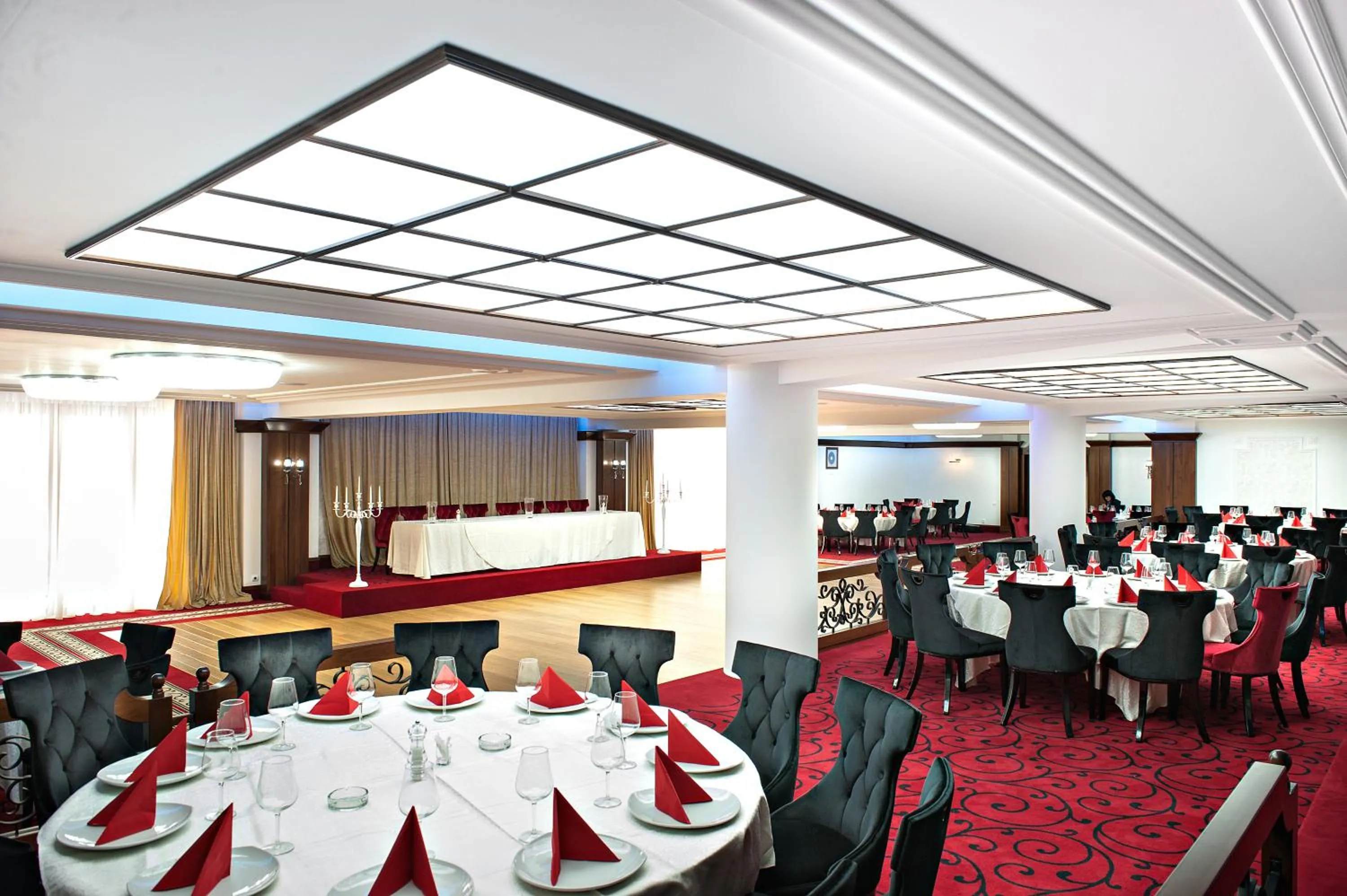 Restaurant/places to eat in Hotel Cornul Vanatorului