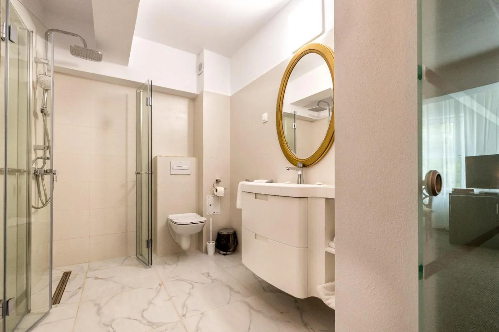 Bathroom in Hotel Cornul Vanatorului