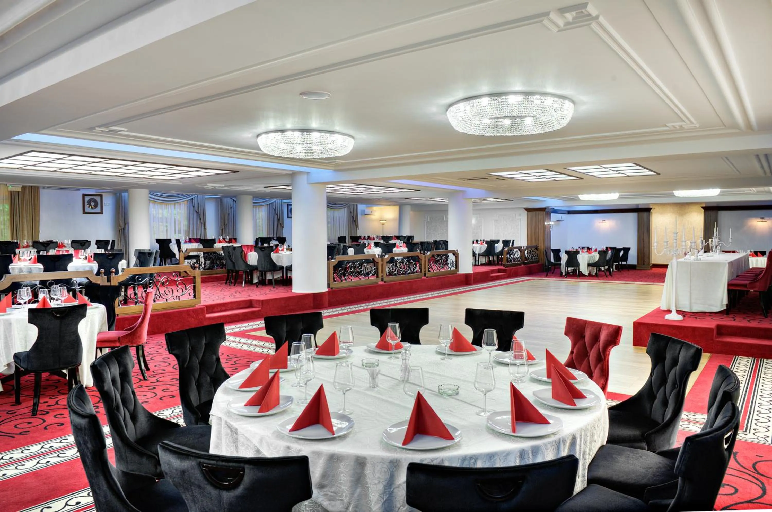 Restaurant/places to eat in Hotel Cornul Vanatorului