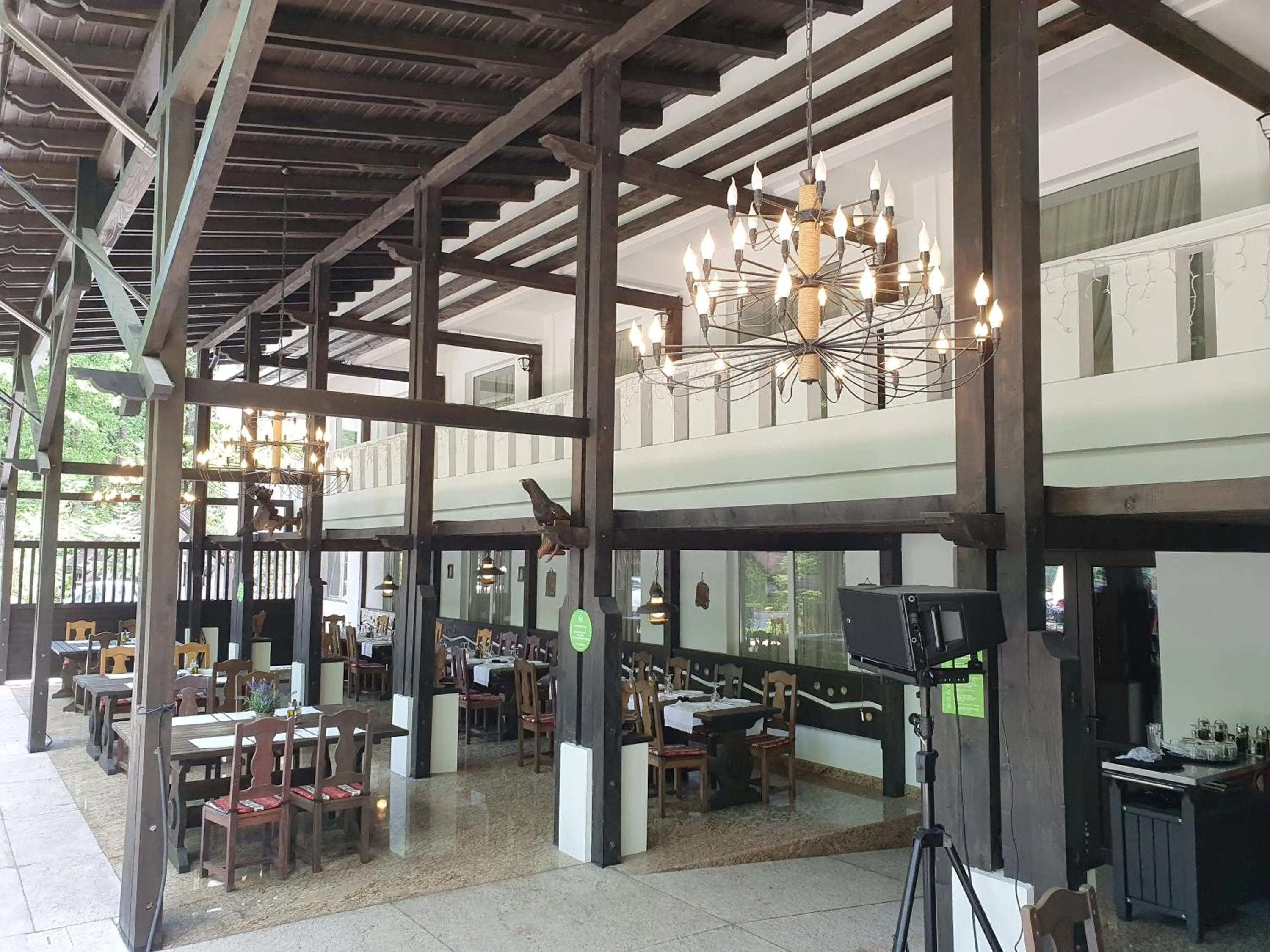 Restaurant/places to eat in Hotel Cornul Vanatorului