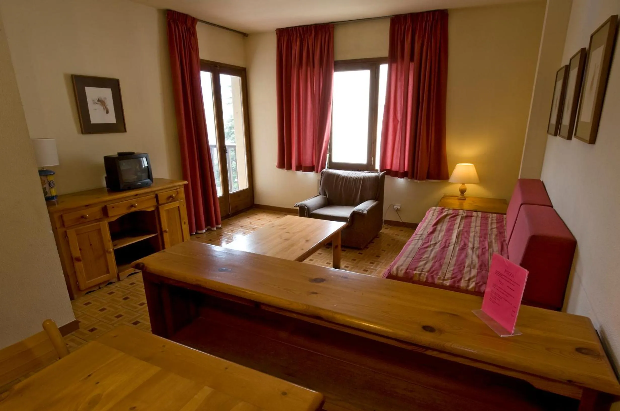 Living room, Bed in Apartamentos Pessets Adelaida