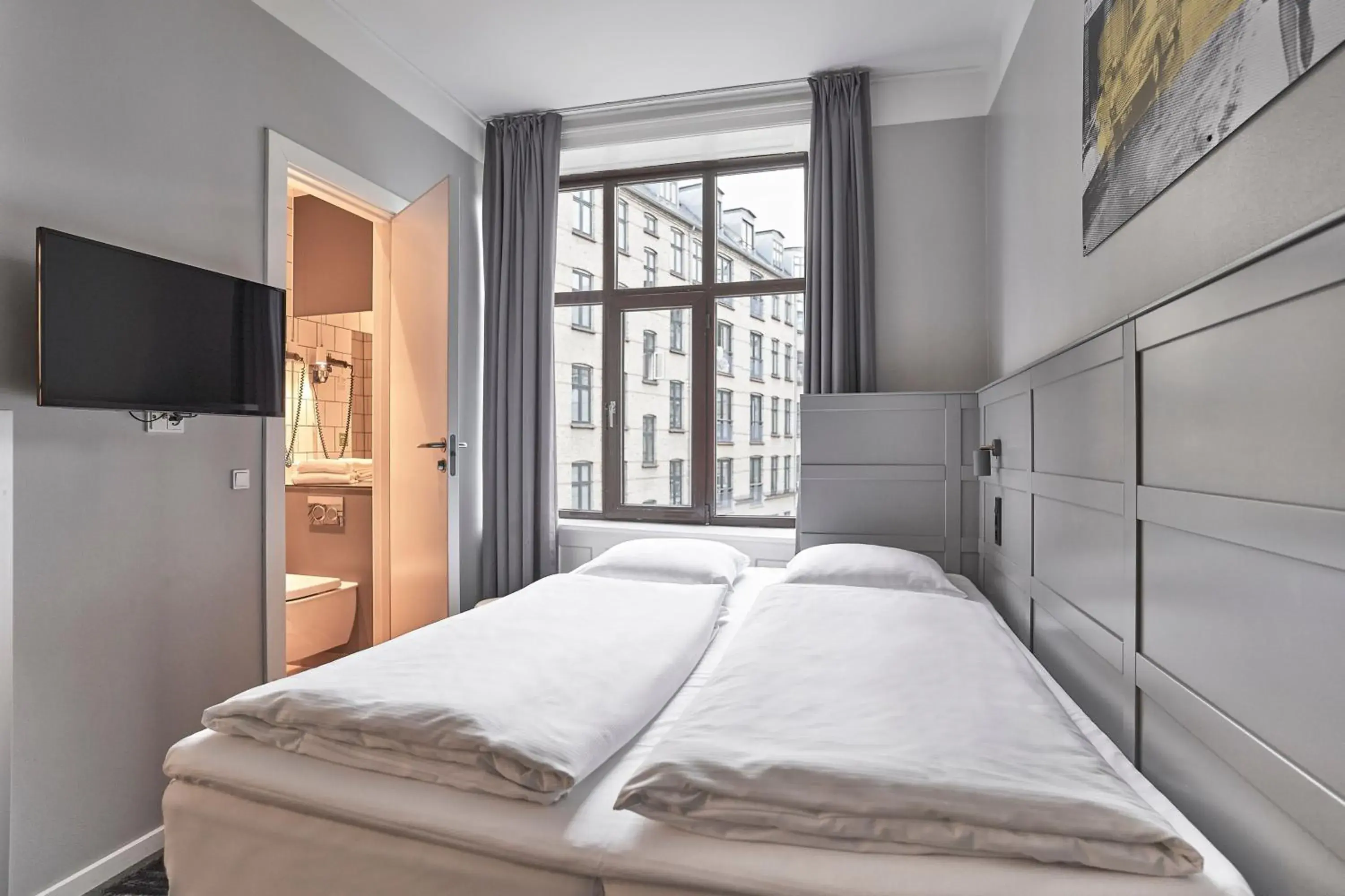 Photo of the whole room, Bed in Four Points Flex by Sheraton Copenhagen City Photo of the whole room, Bed in Four Points Flex by Sheraton Copenhagen City