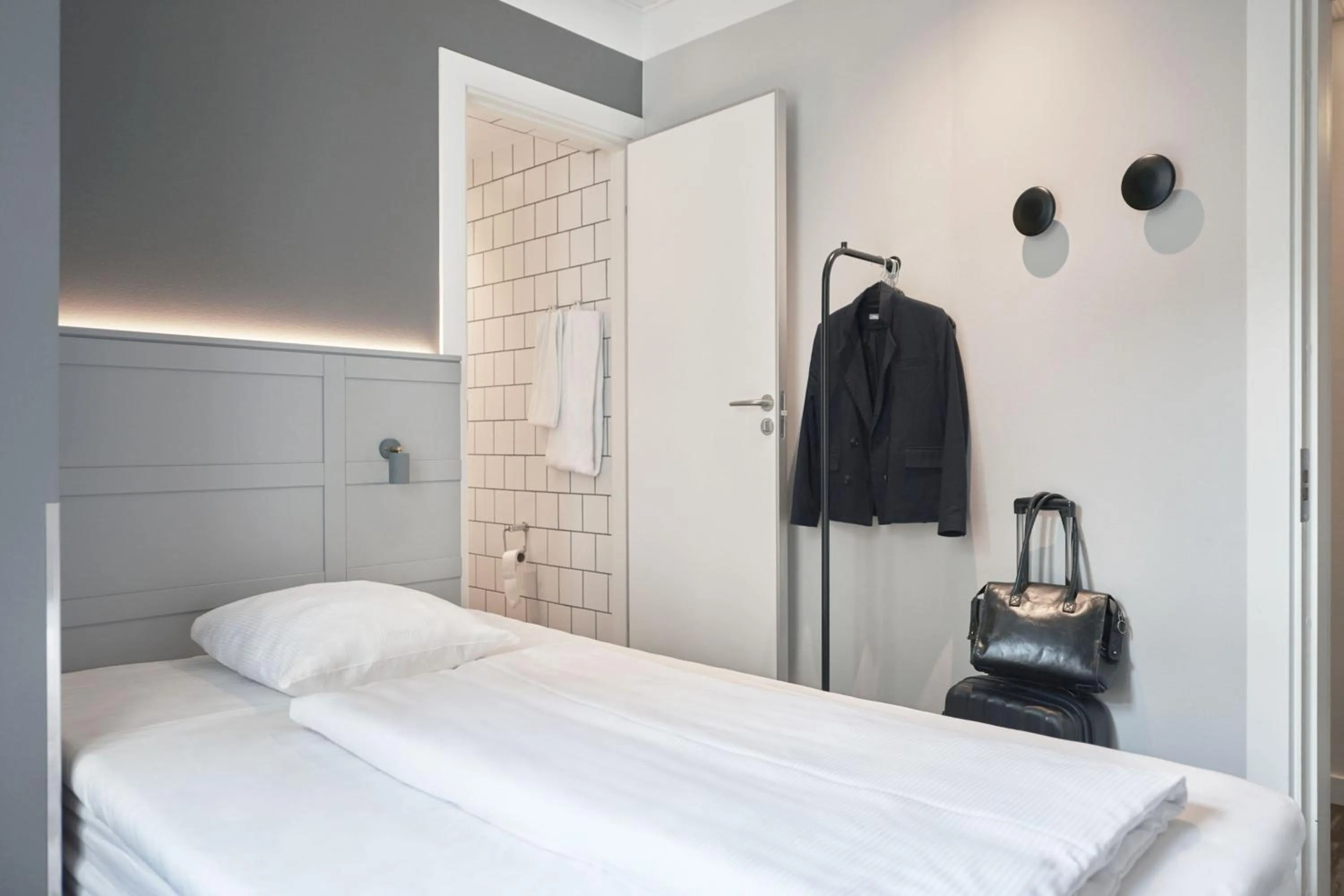 Photo of the whole room, Bed in Four Points Flex by Sheraton Copenhagen City