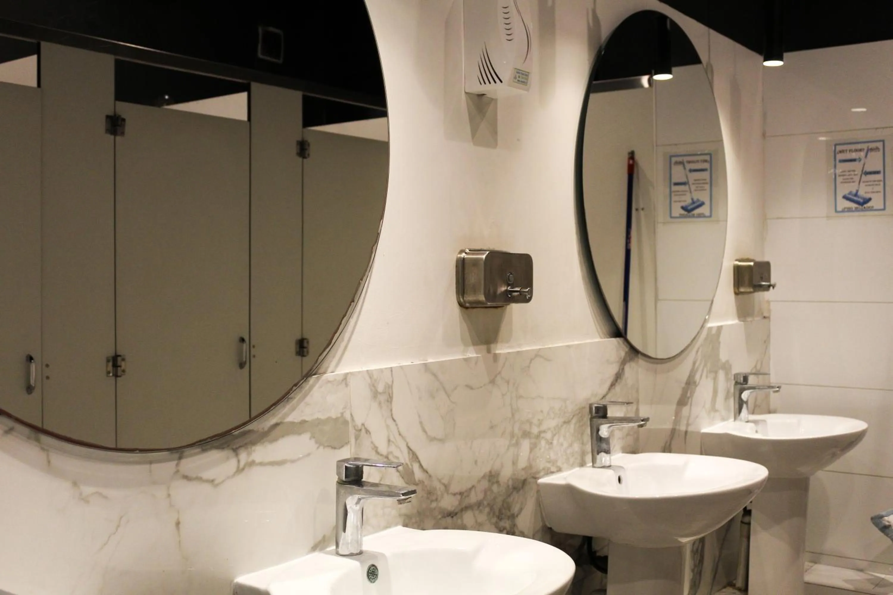 Toilet in Hostel Boutique Merced 88