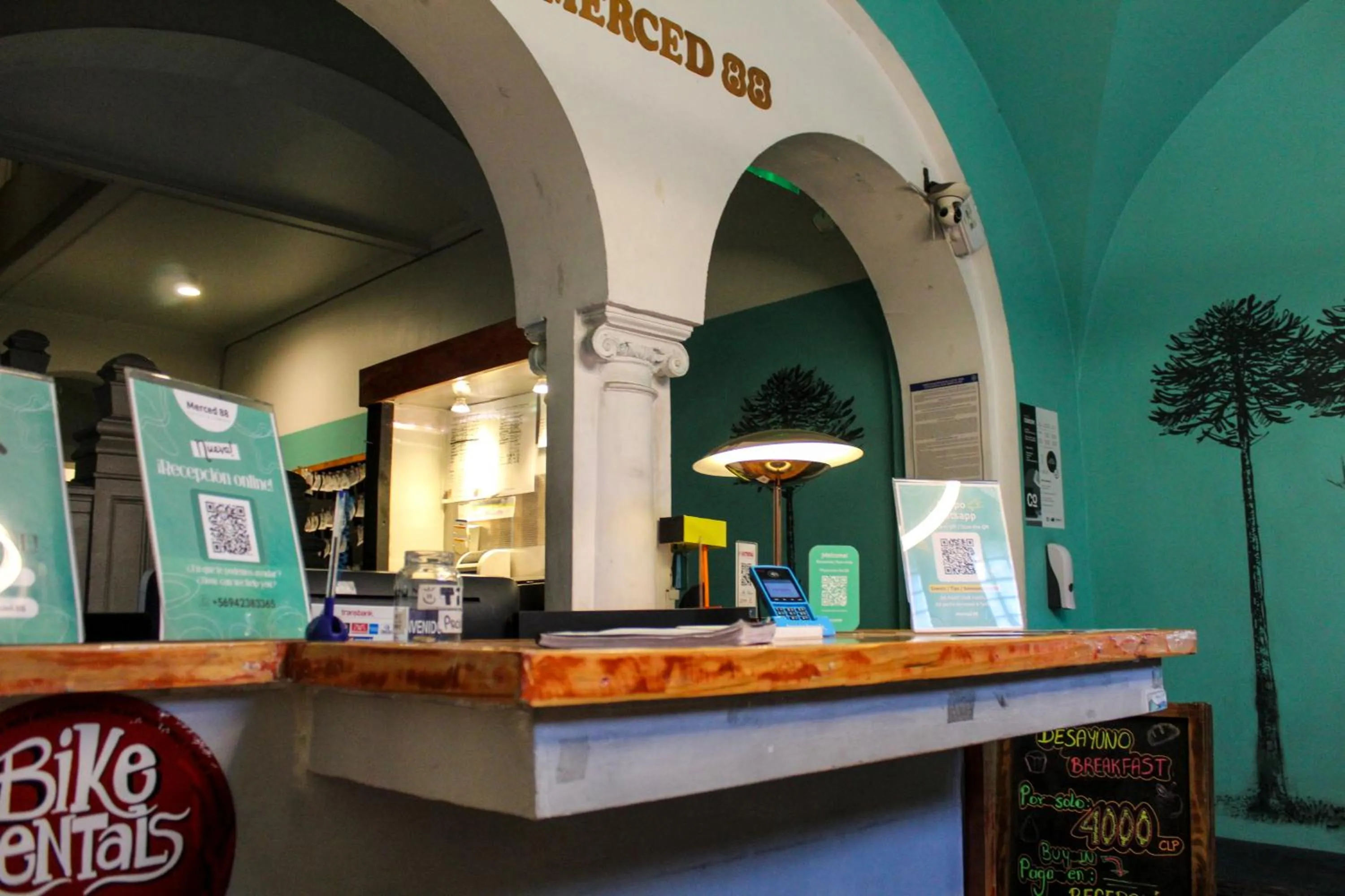 Lobby or reception in Hostel Boutique Merced 88