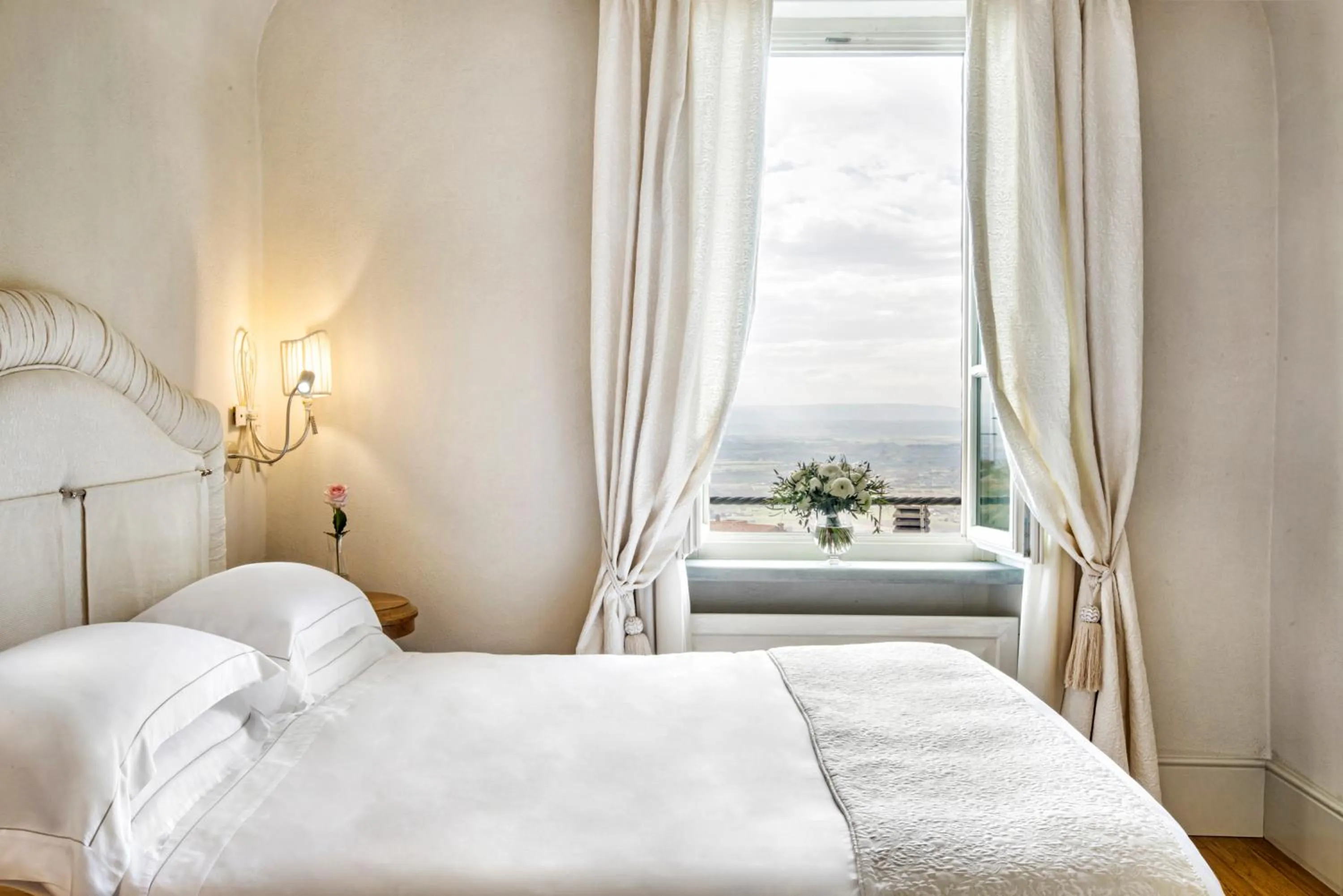 Bedroom, Bed in Monastero di Cortona Hotel & Spa