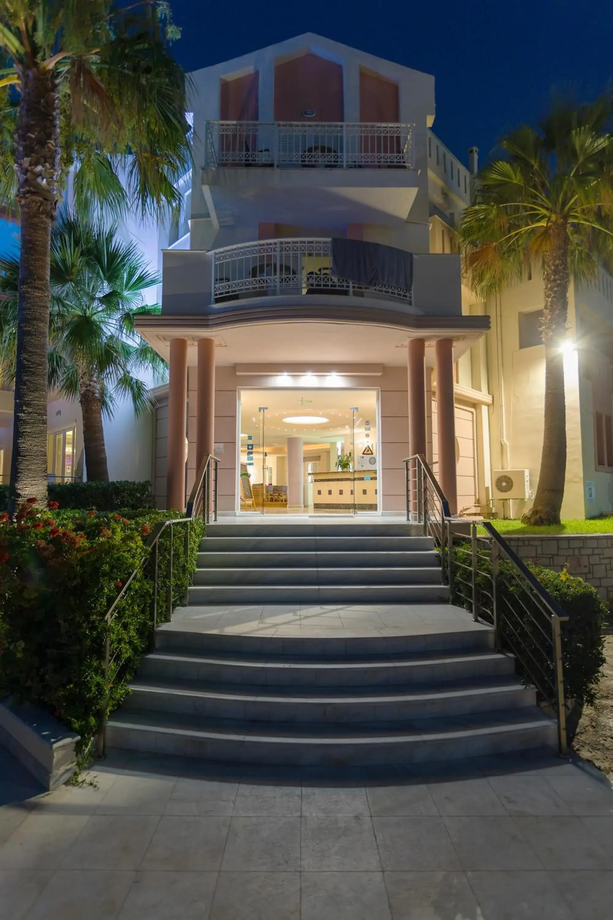 Facade/entrance in Xenos Kamara Beach Facade/entrance in Xenos Kamara Beach