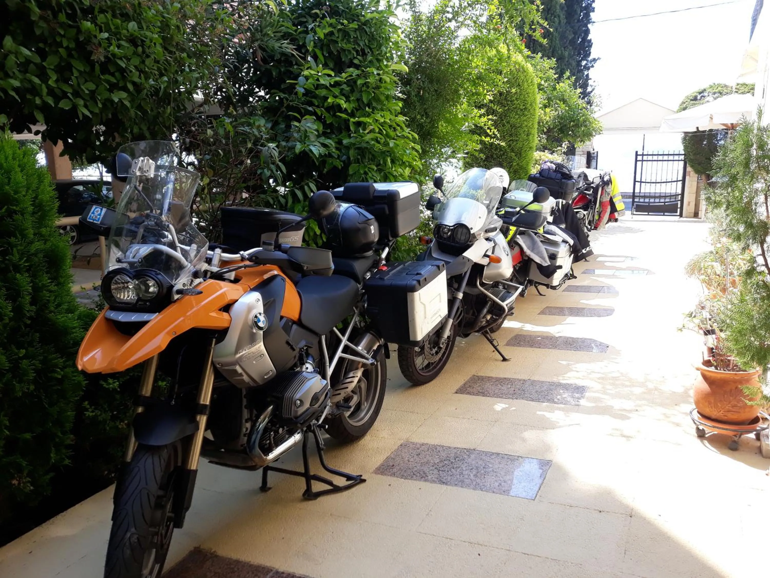 Property building in Hotel Romantica