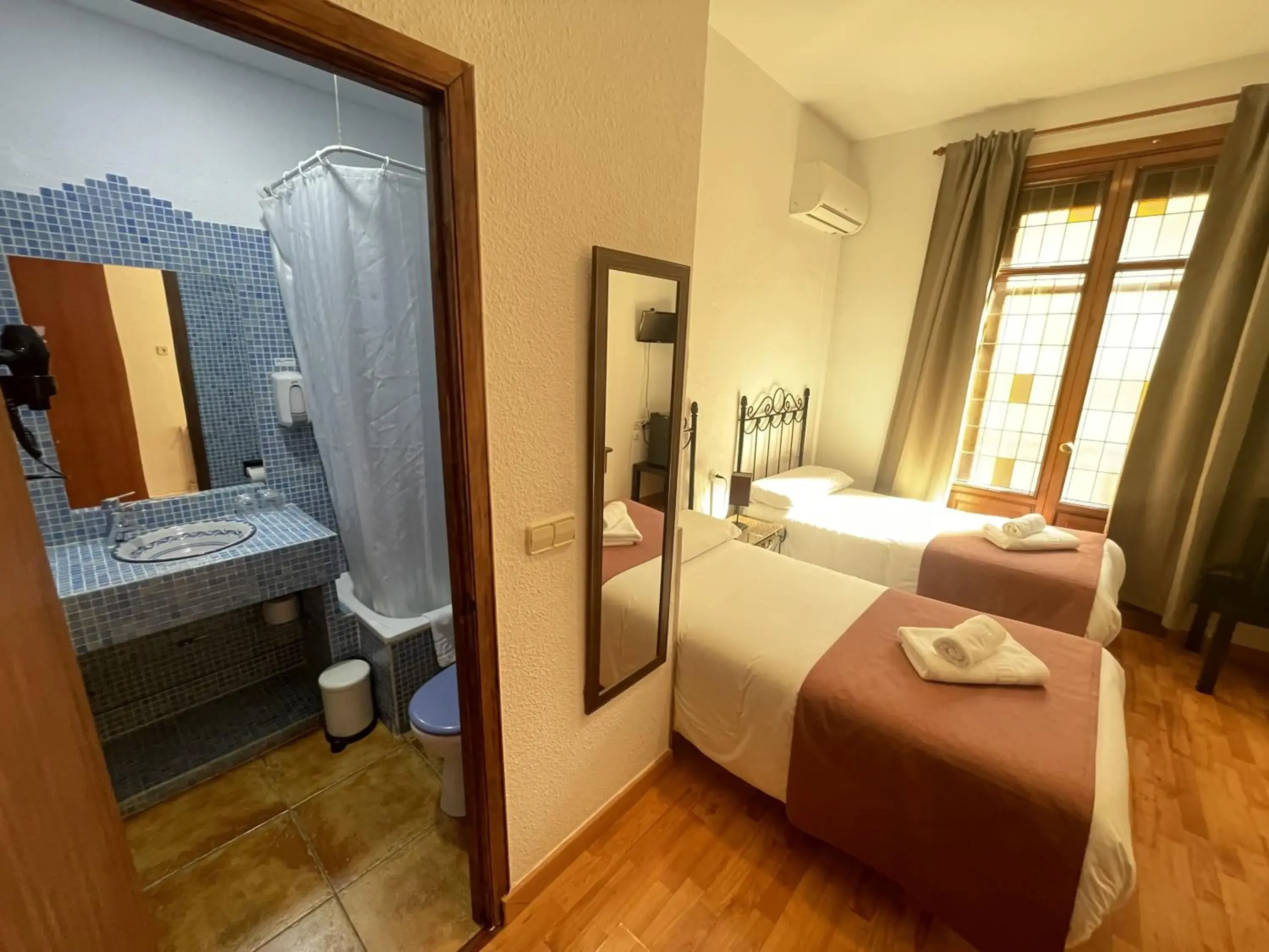 Twin Room in Arteaga Hostal & Baños Arabes Elvira Twin Room in Arteaga Hostal & Baños Arabes Elvira