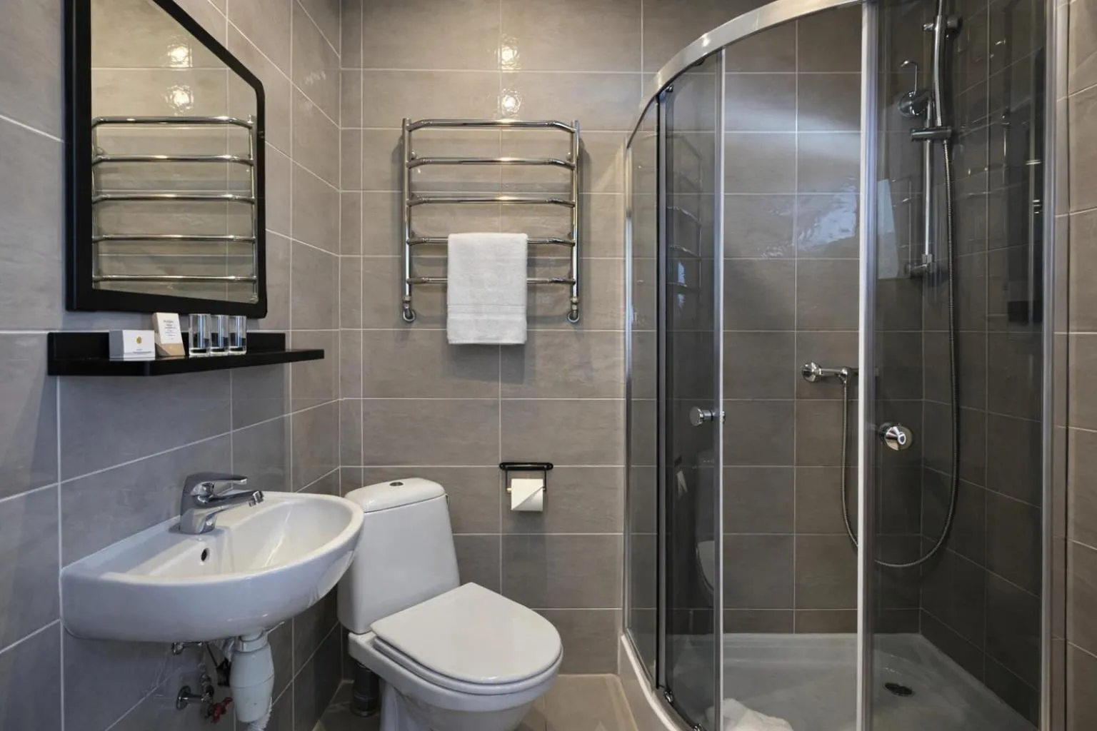 Gusarskiy Hotel and Apartment