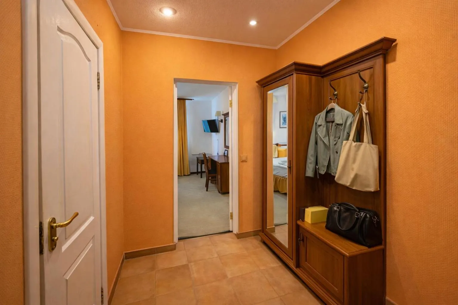 Gusarskiy Hotel and Apartment