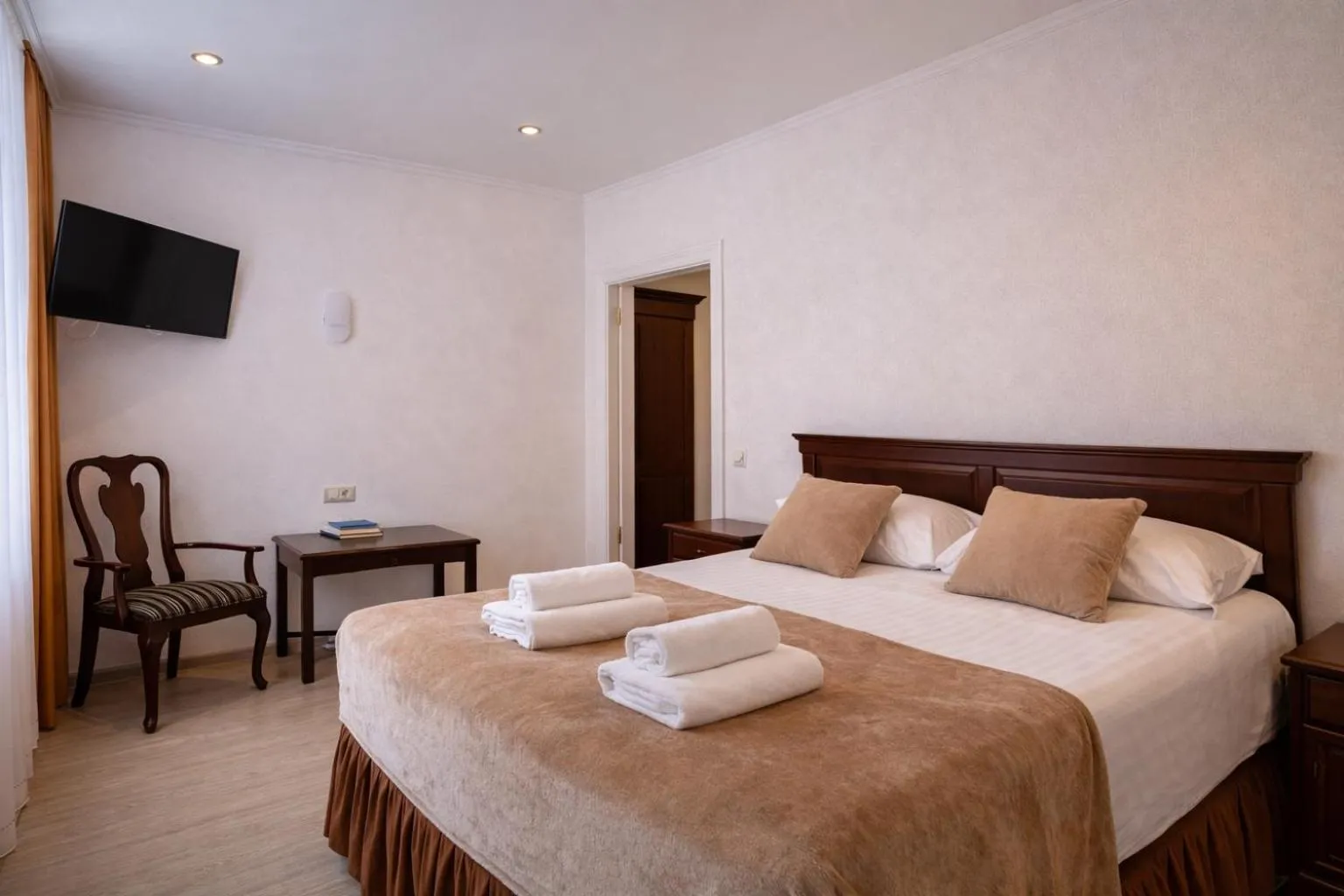 Bed in Gusarskiy Hotel and Apartment