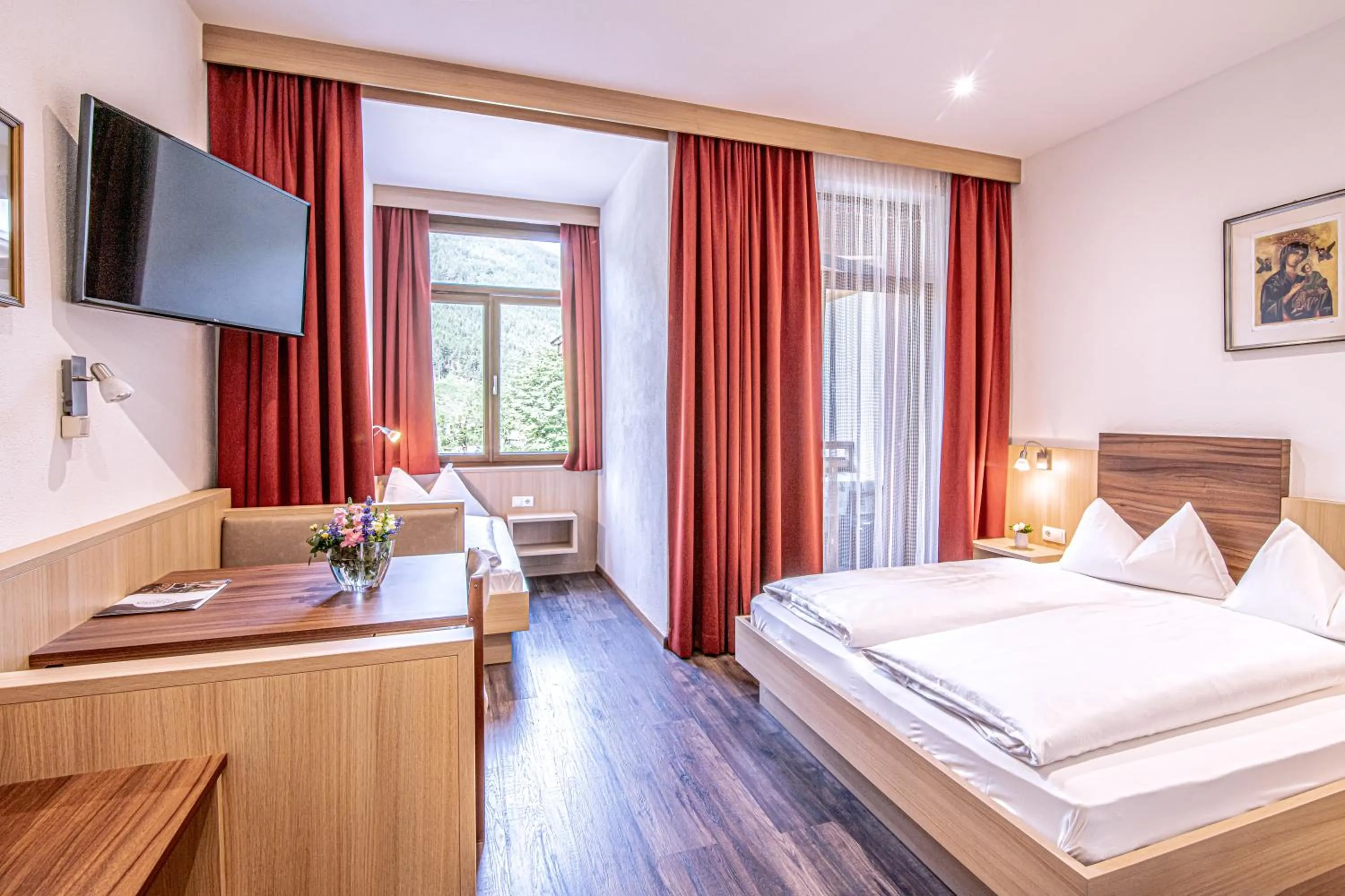 Bed in Alpin Hotel Gudrun