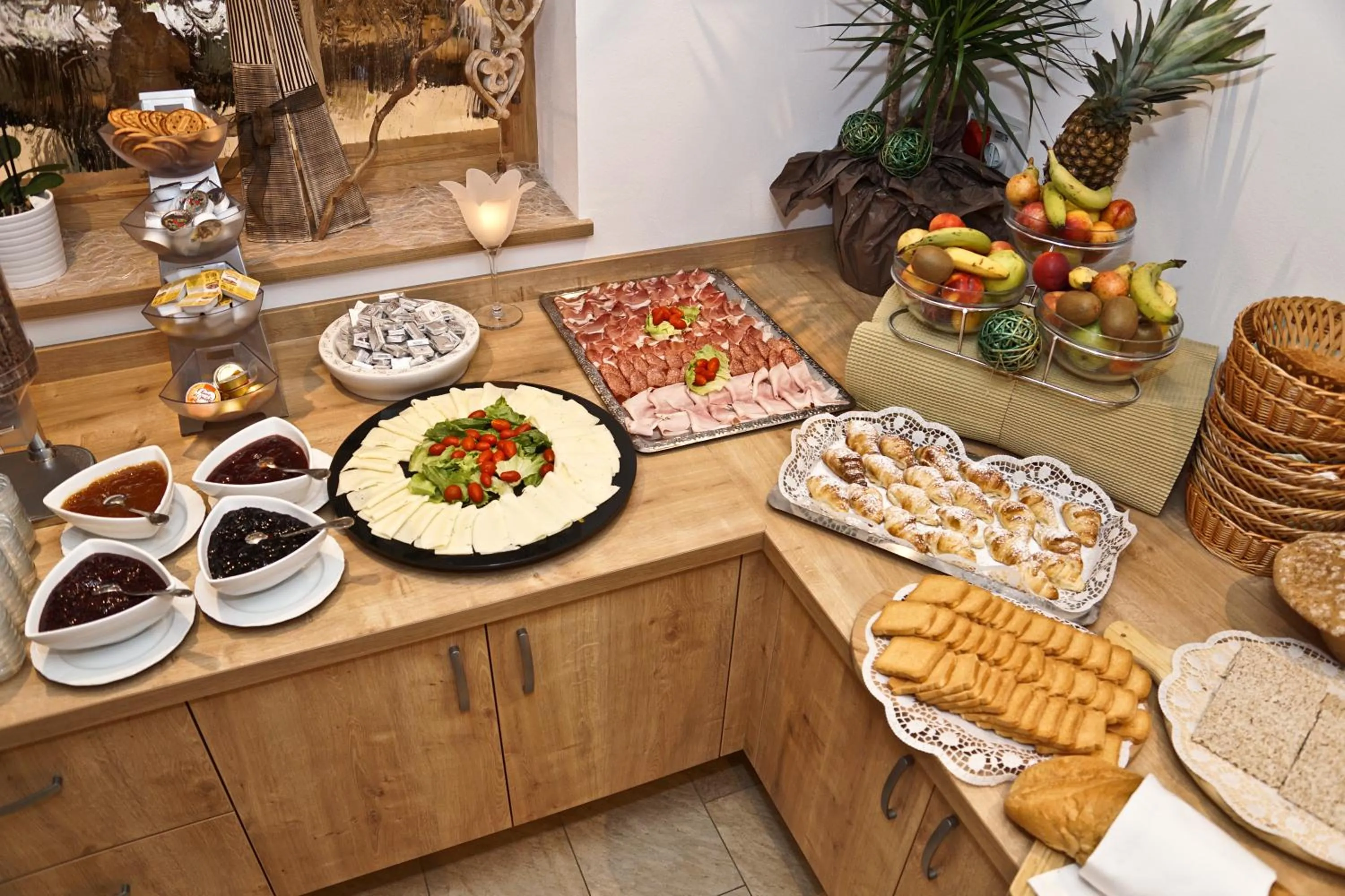 Buffet breakfast in Alpin Hotel Gudrun