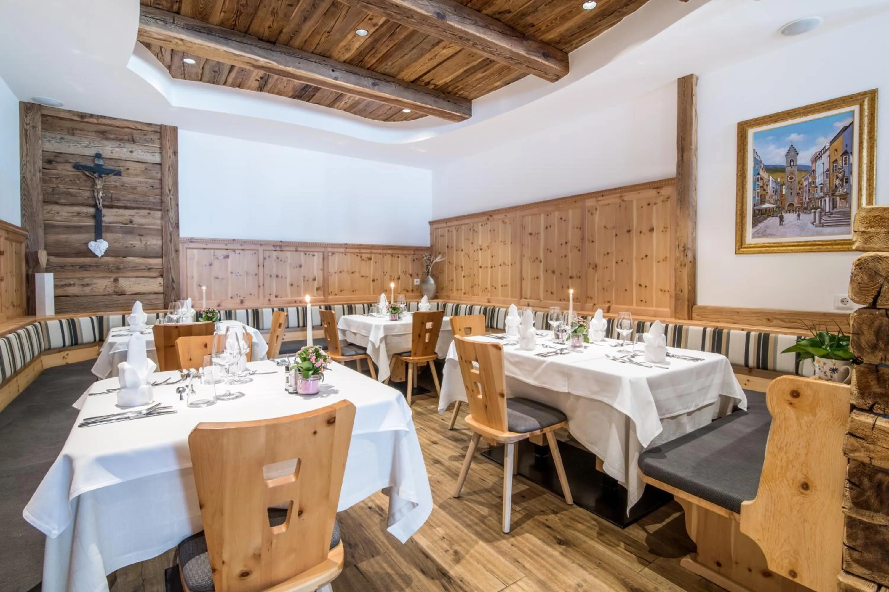 Dining area in Alpin Hotel Gudrun