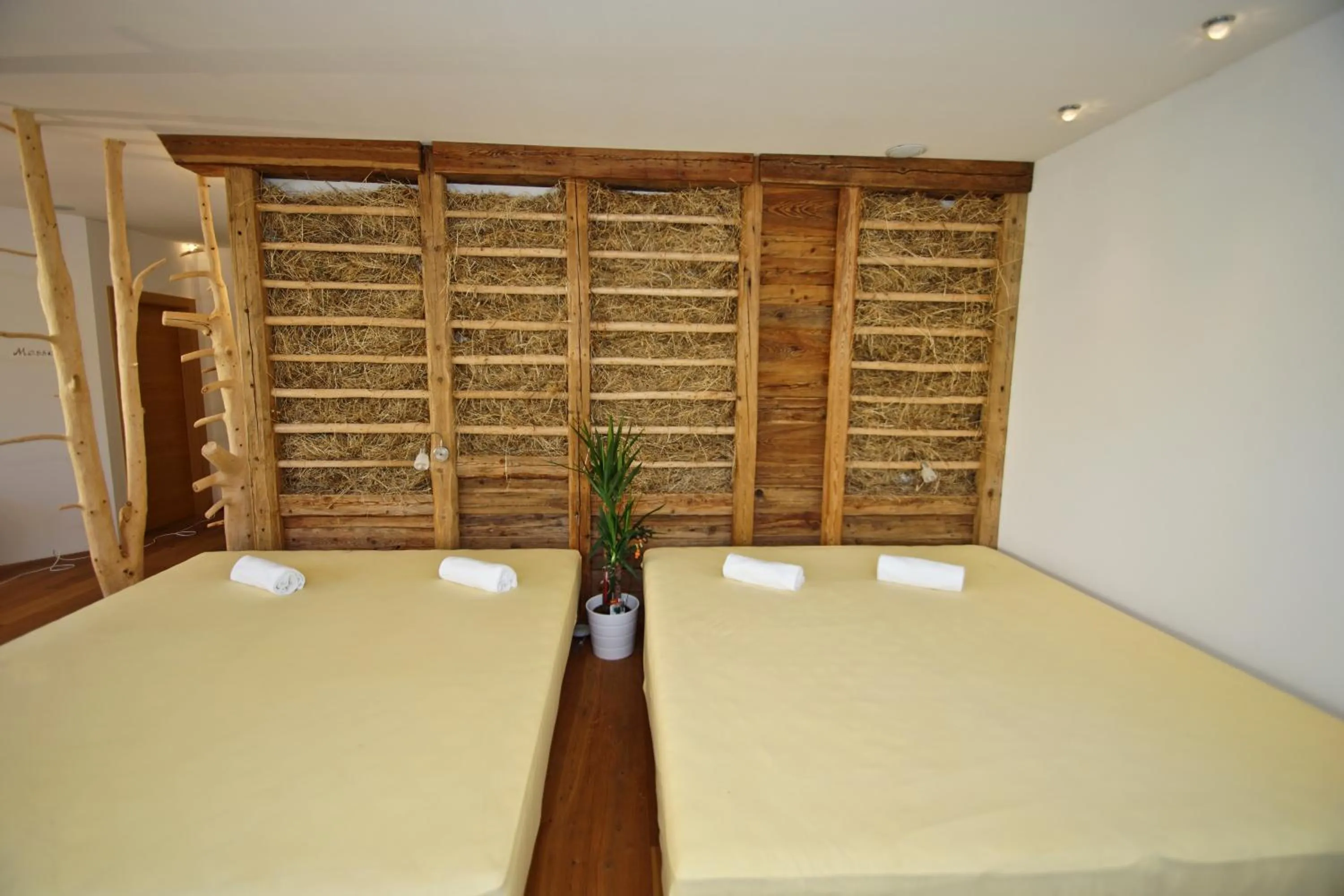 Sauna, Bed in Alpin Hotel Gudrun