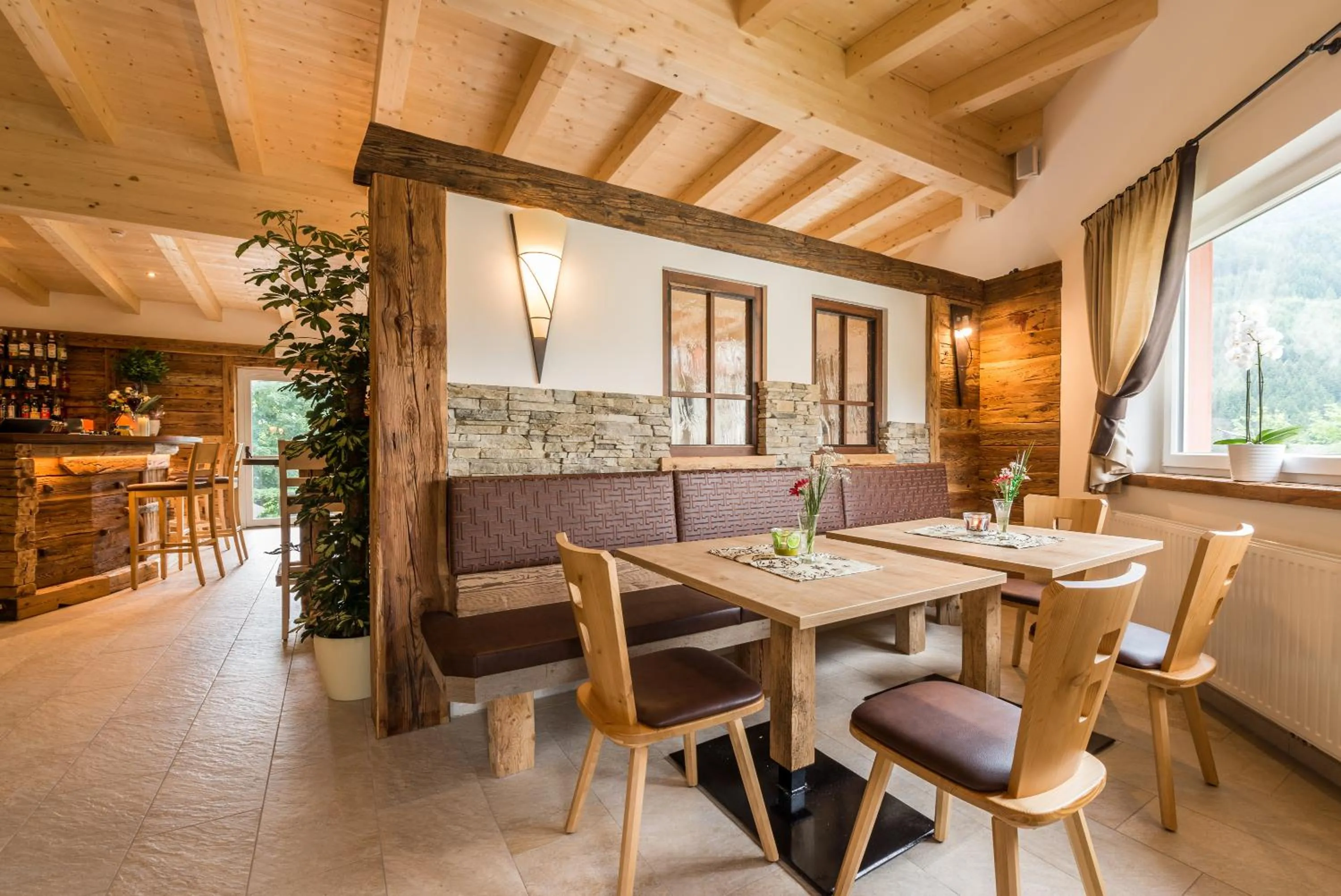 Restaurant/places to eat in Alpin Hotel Gudrun