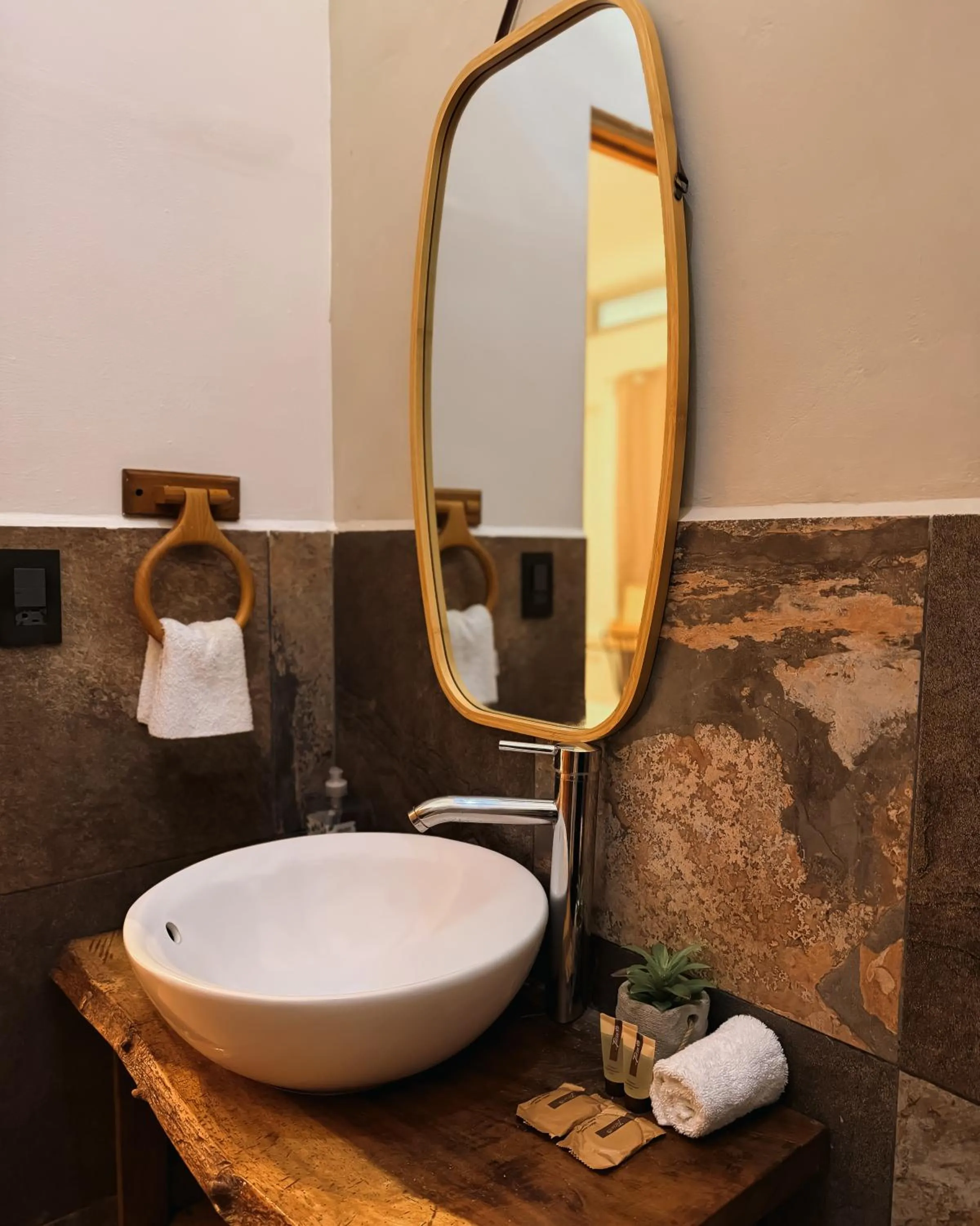 Bathroom in Hotel Michanti