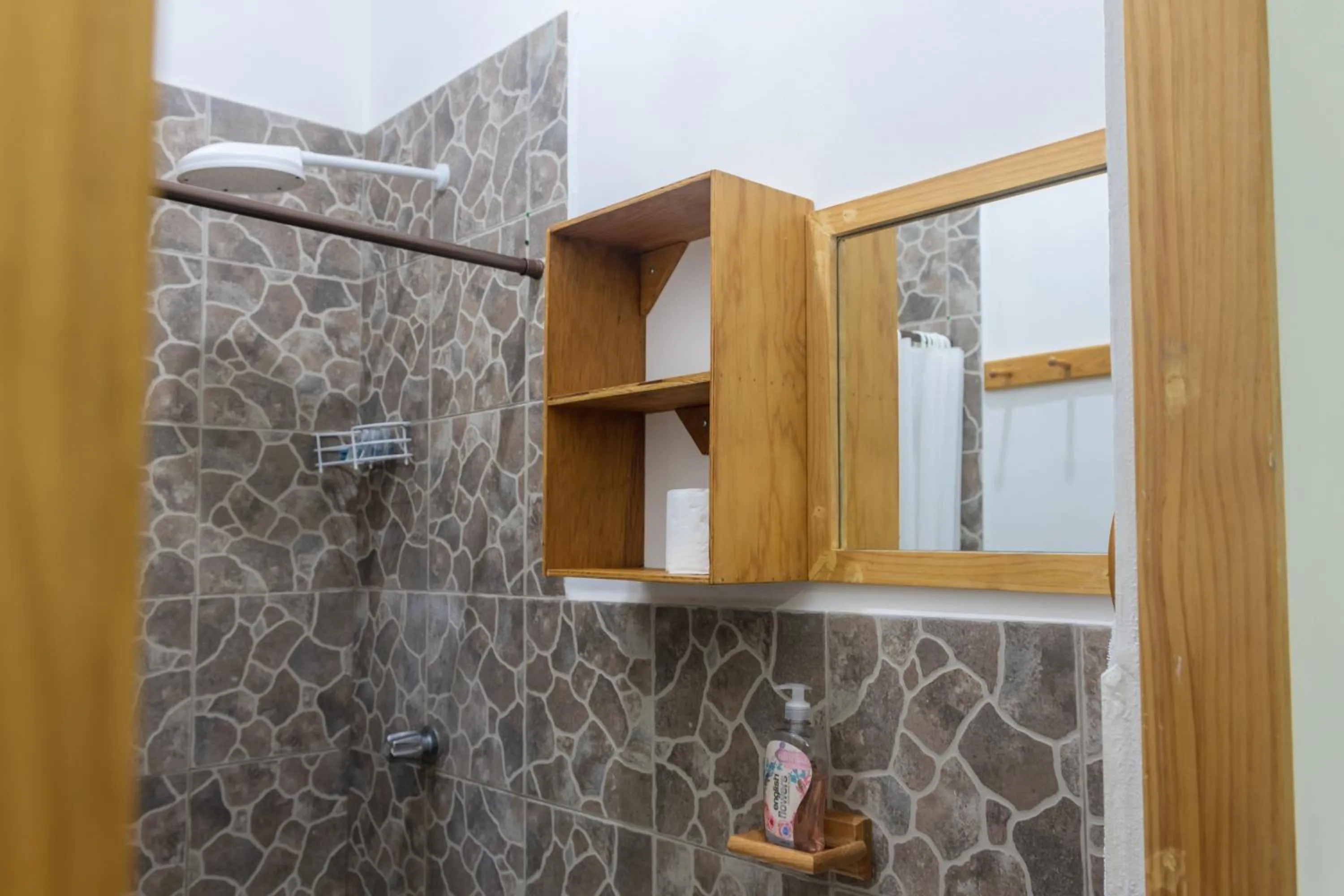 Shower in Hotel Michanti