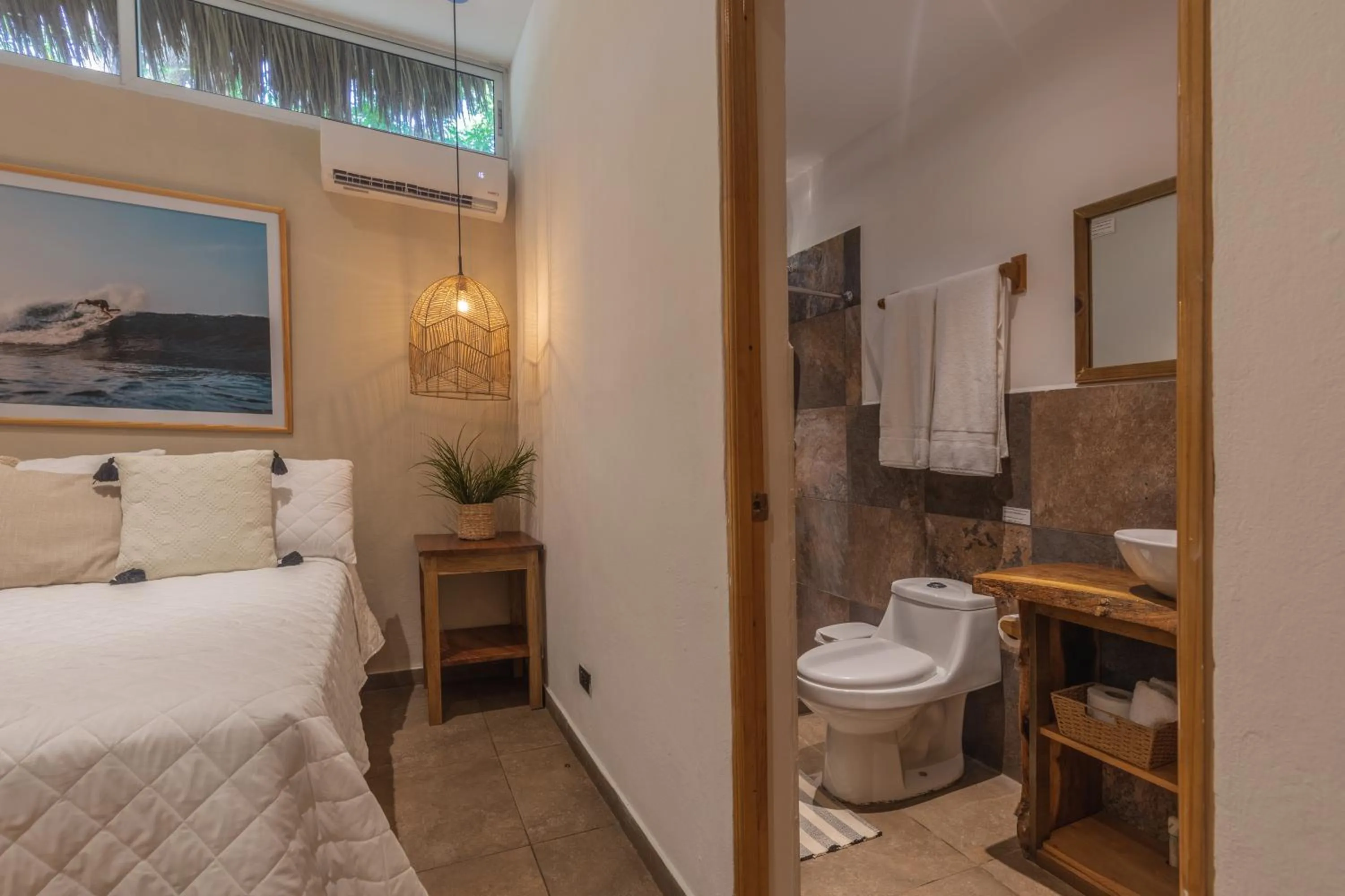 Toilet, Bed in Hotel Michanti