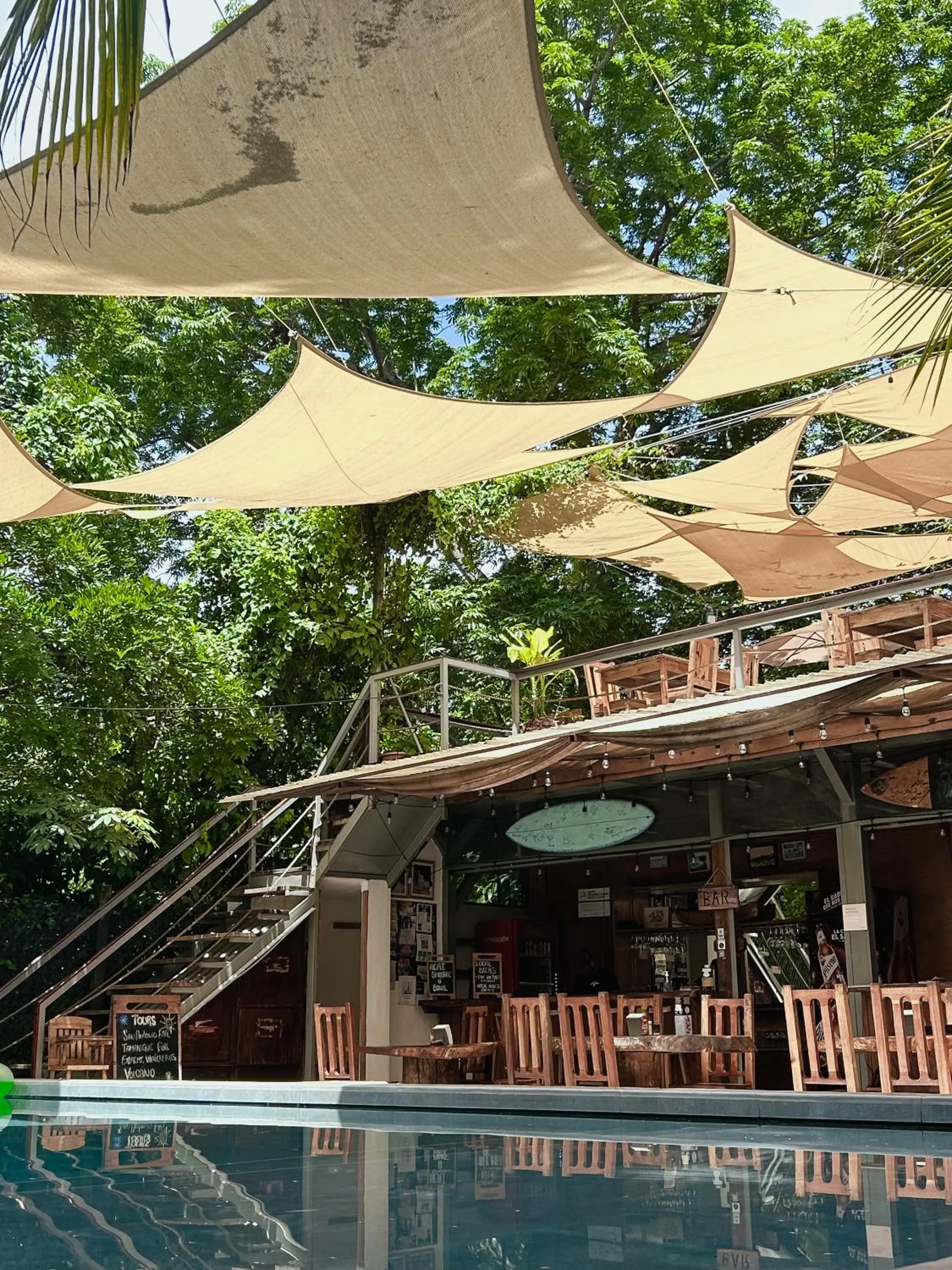 Restaurant/places to eat in Hotel Michanti