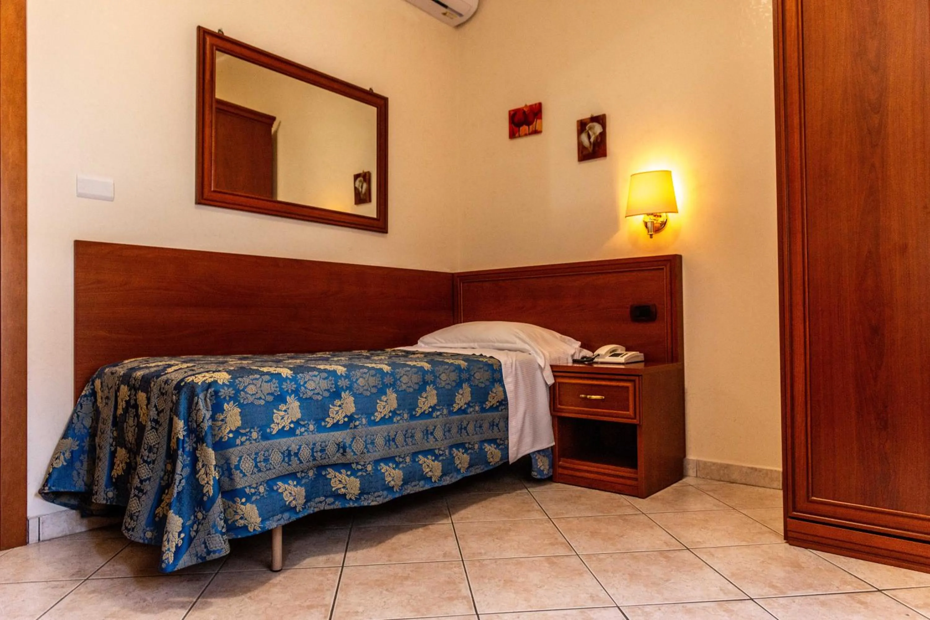 Bed in Hotel Dei Pini