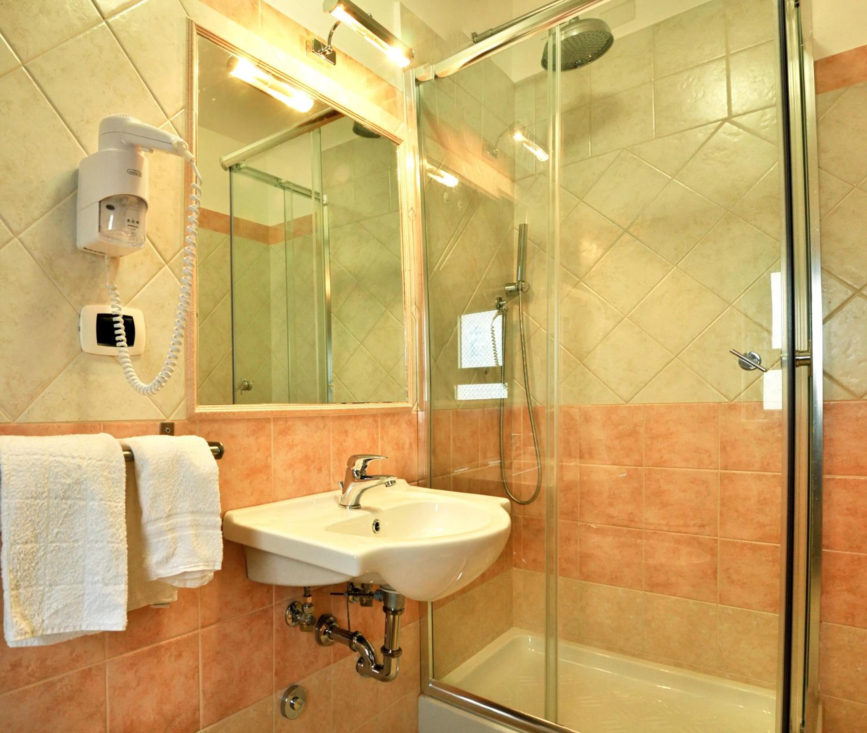 Bathroom in Hotel Dei Pini