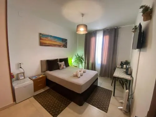 Room with private bathroom and balcony nearby the Mercado Central, center and beach