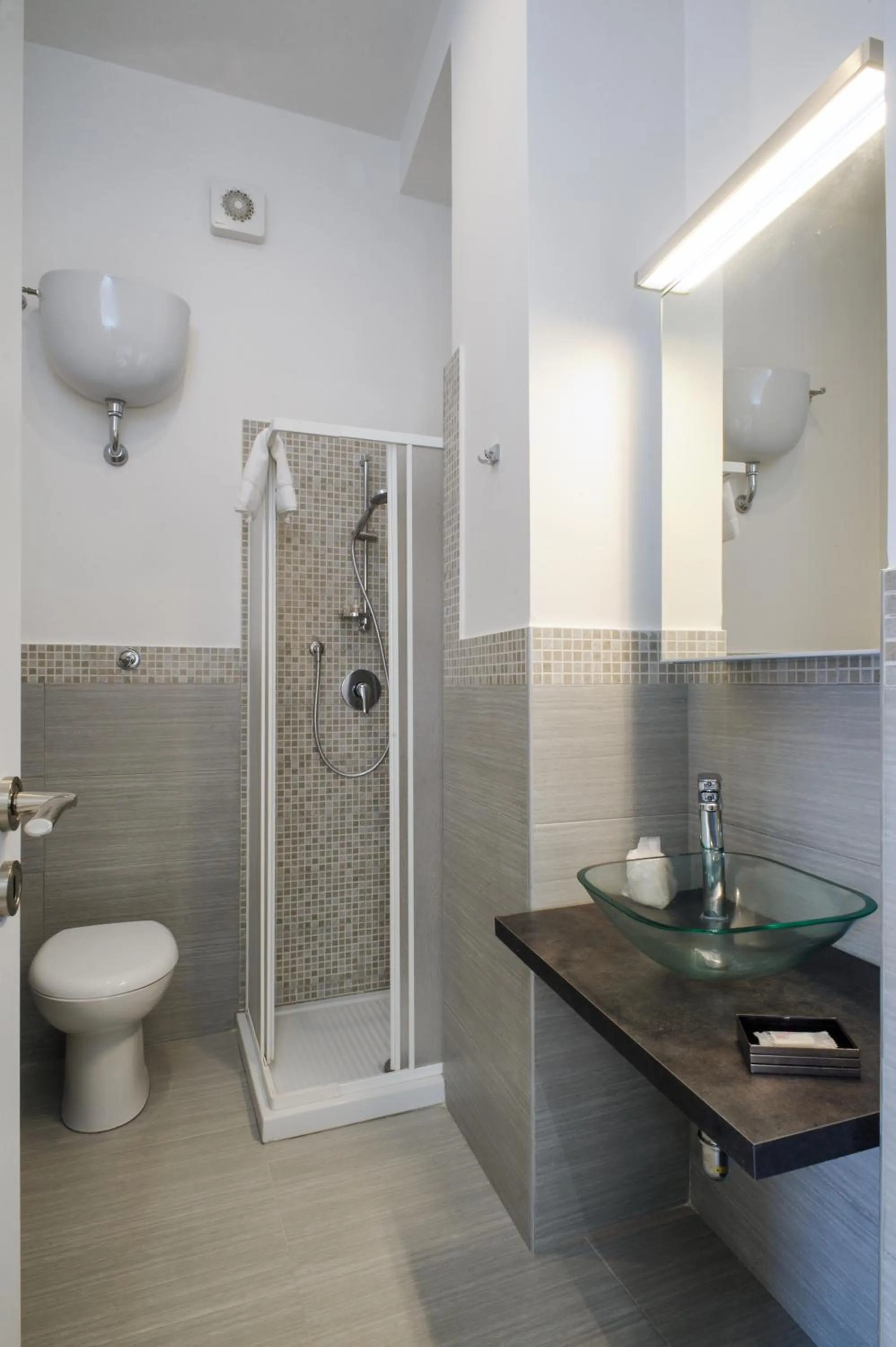 Shower in Toledo Stay OK