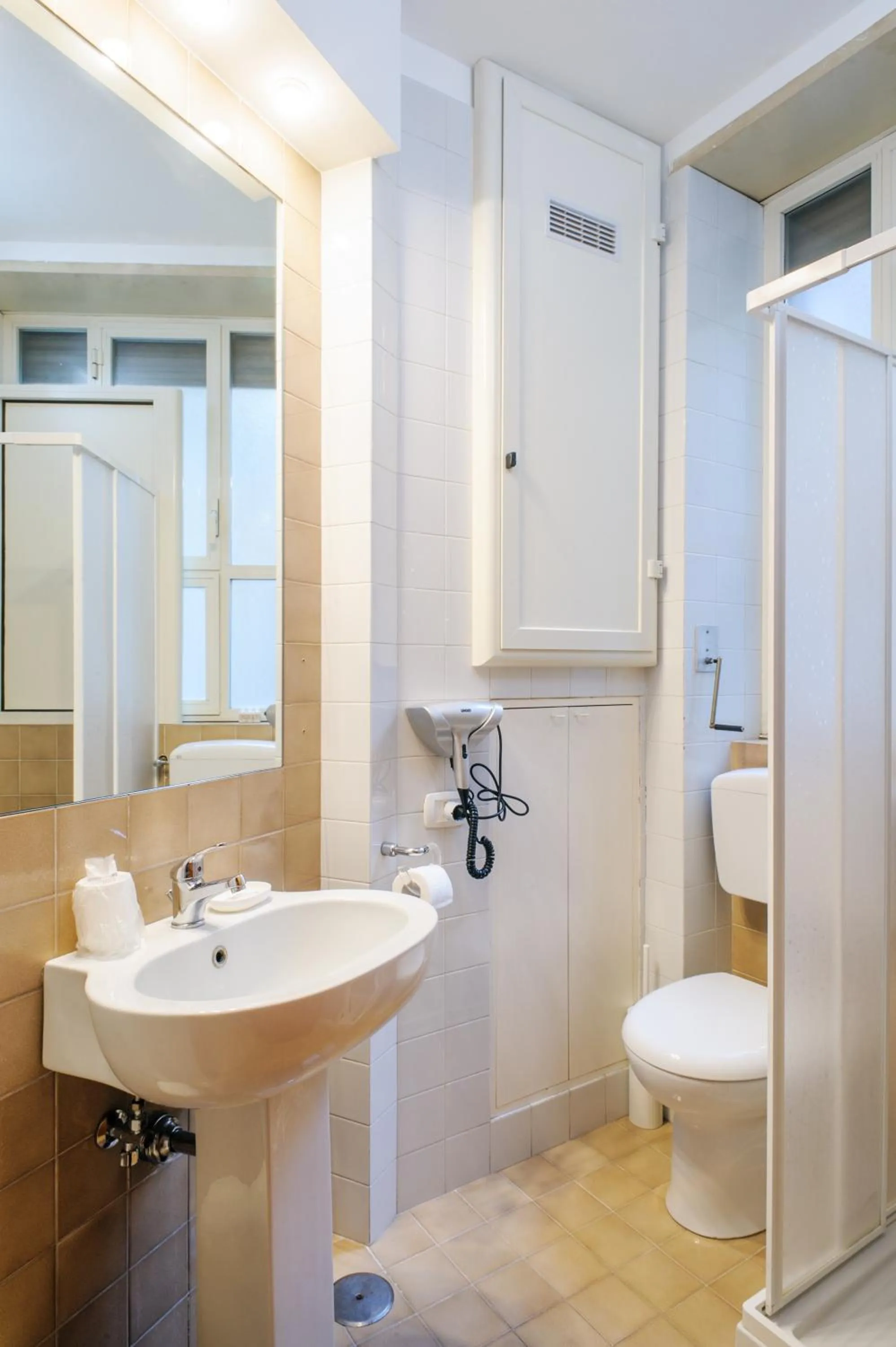 Shower in Toledo Stay OK