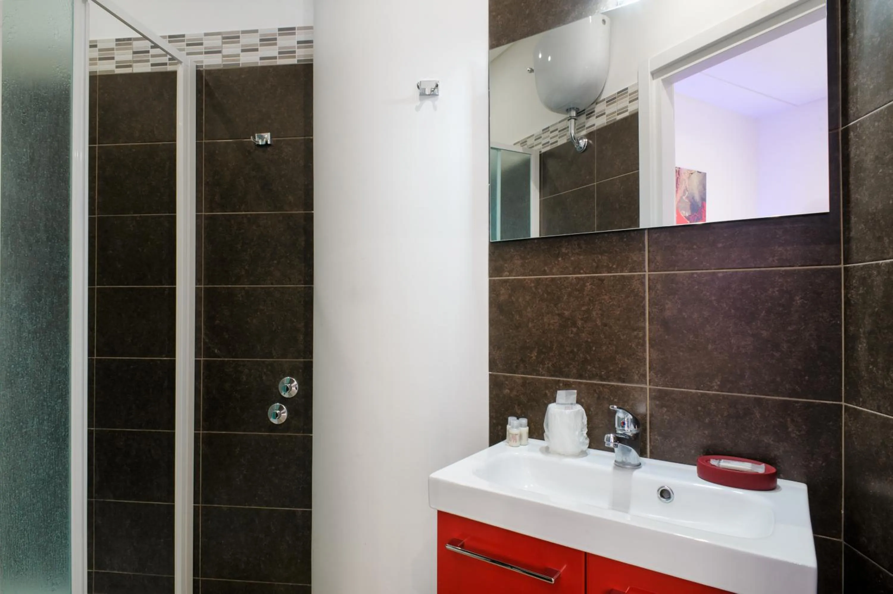 Shower in Toledo Stay OK