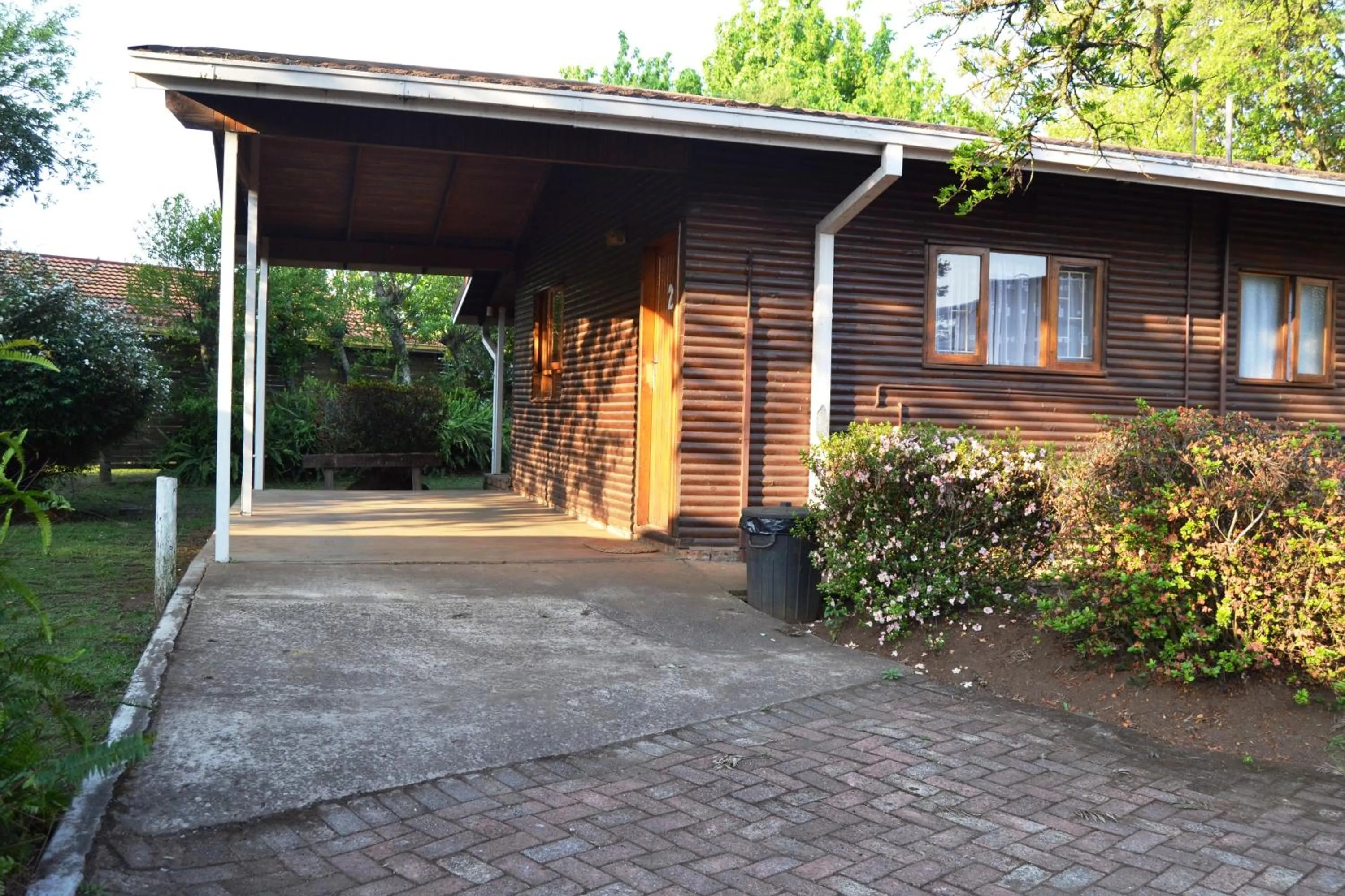 Facade/entrance in Log Cabin & Settlers Village
