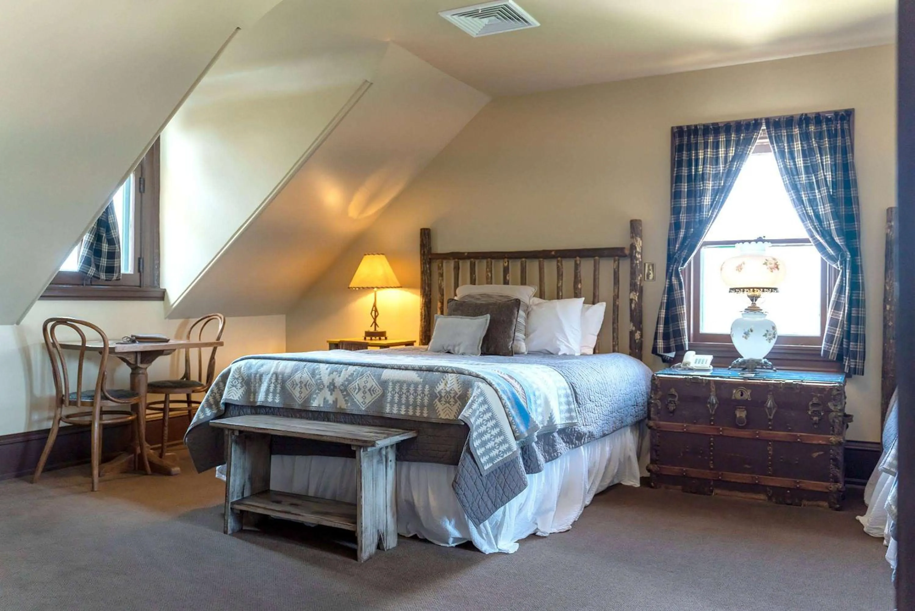 Bedroom, Bed in Sheridan Inn - Best Western Signature Collection