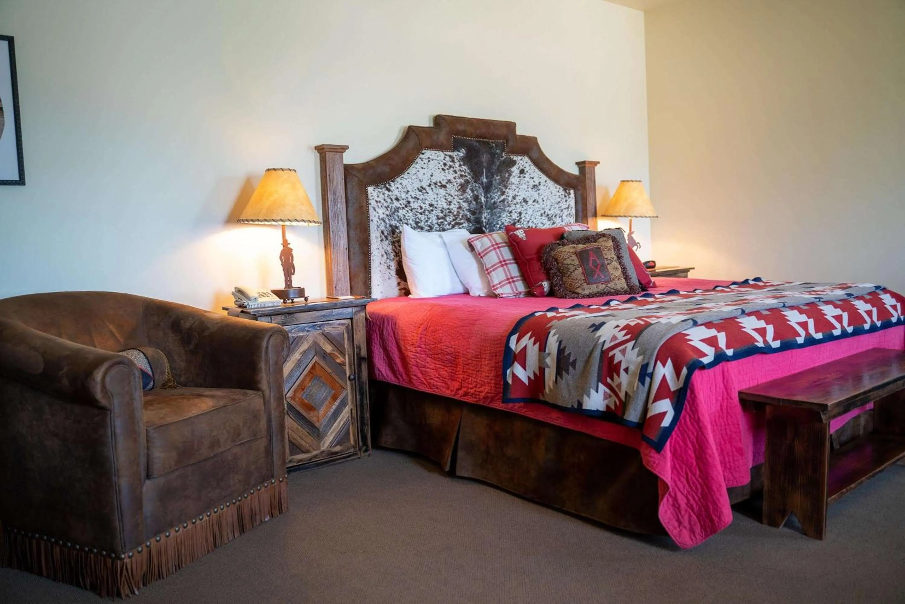 Bedroom, Bed in Sheridan Inn - Best Western Signature Collection