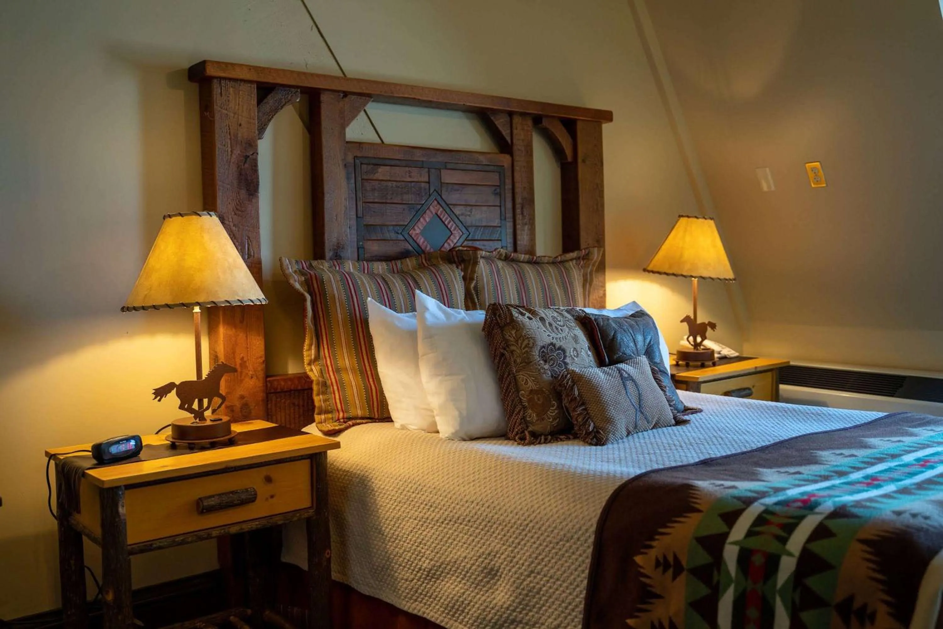 Bedroom, Bed in Sheridan Inn - Best Western Signature Collection