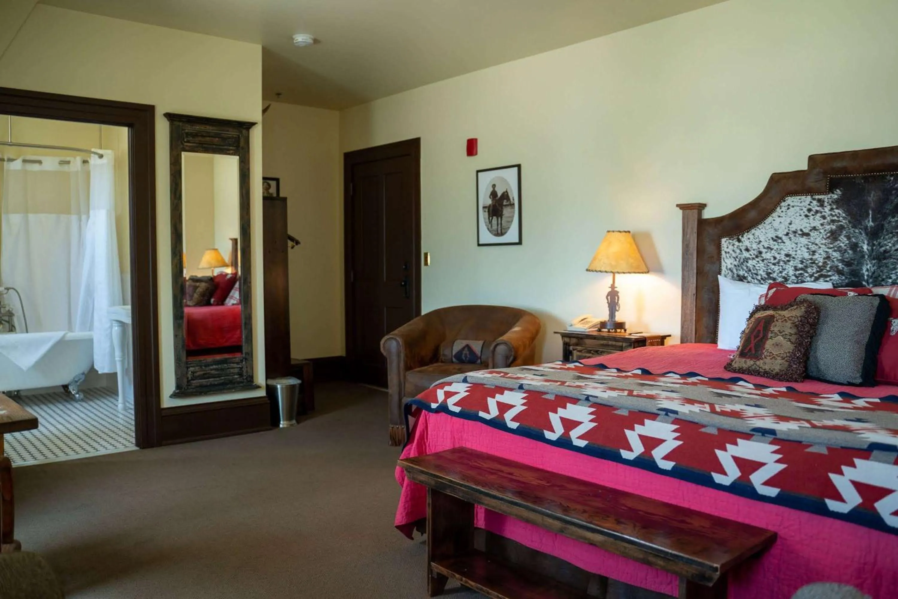 Bedroom, Bed in Sheridan Inn - Best Western Signature Collection