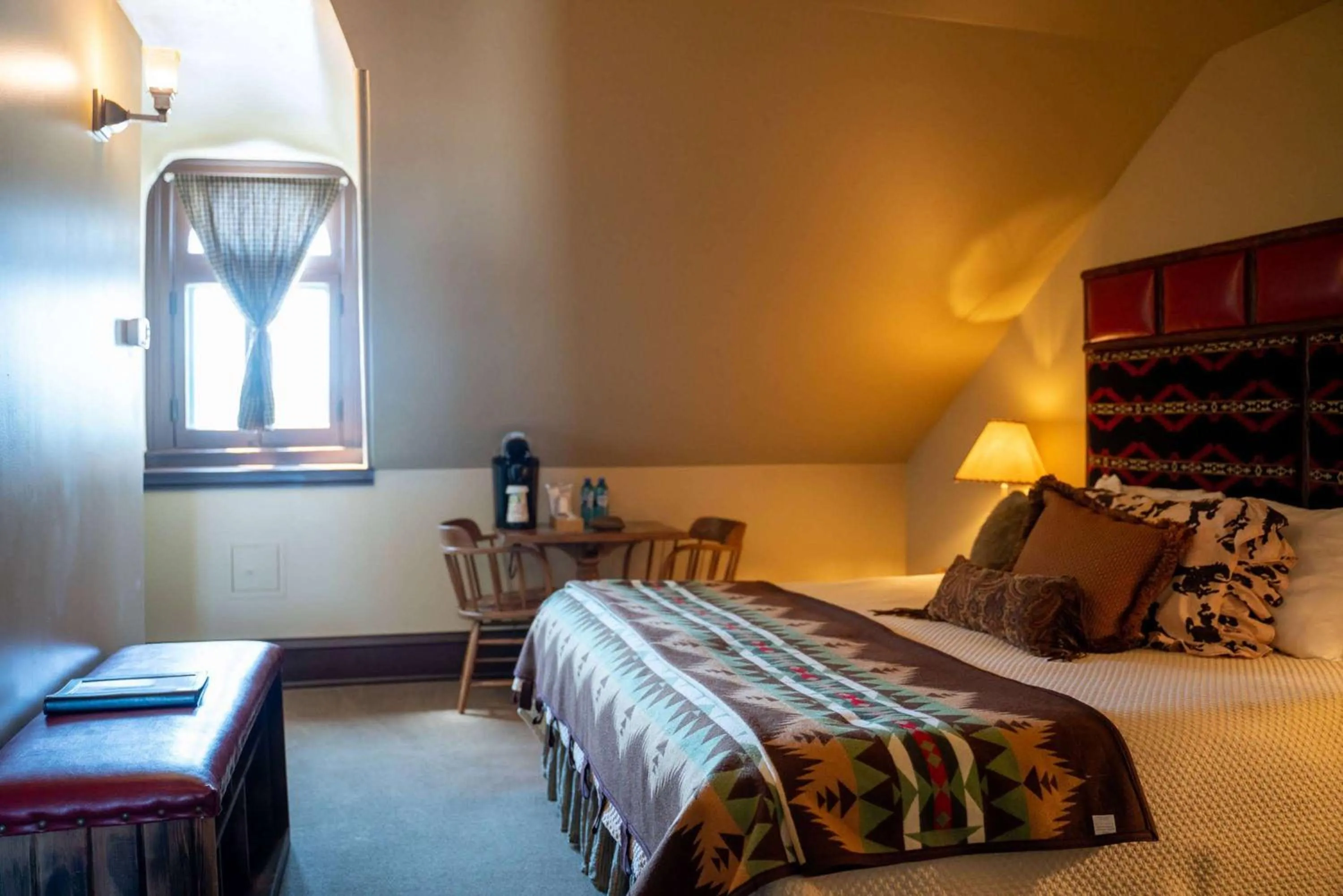 Bedroom, Bed in Sheridan Inn - Best Western Signature Collection