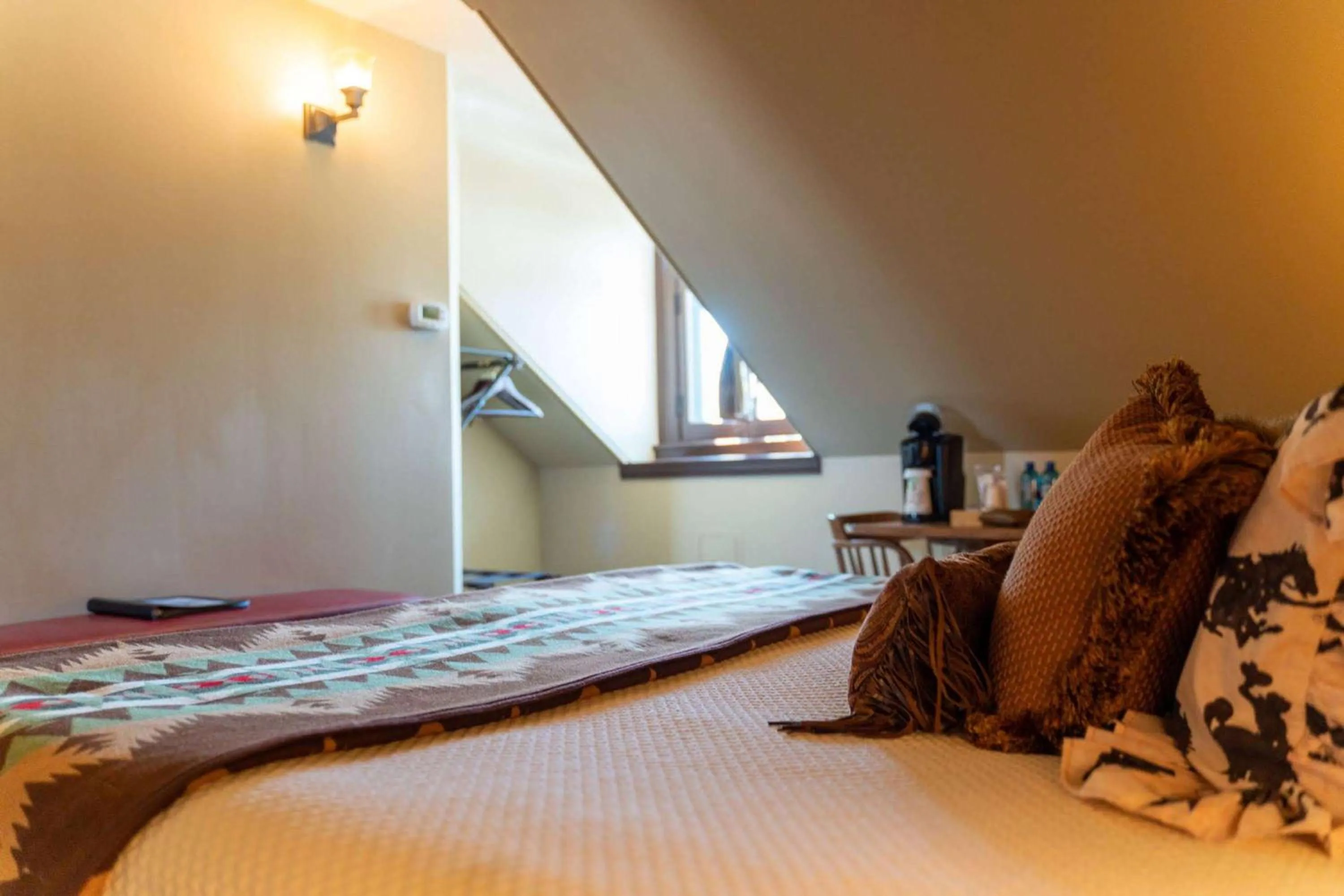 Bedroom, Bed in Sheridan Inn - Best Western Signature Collection