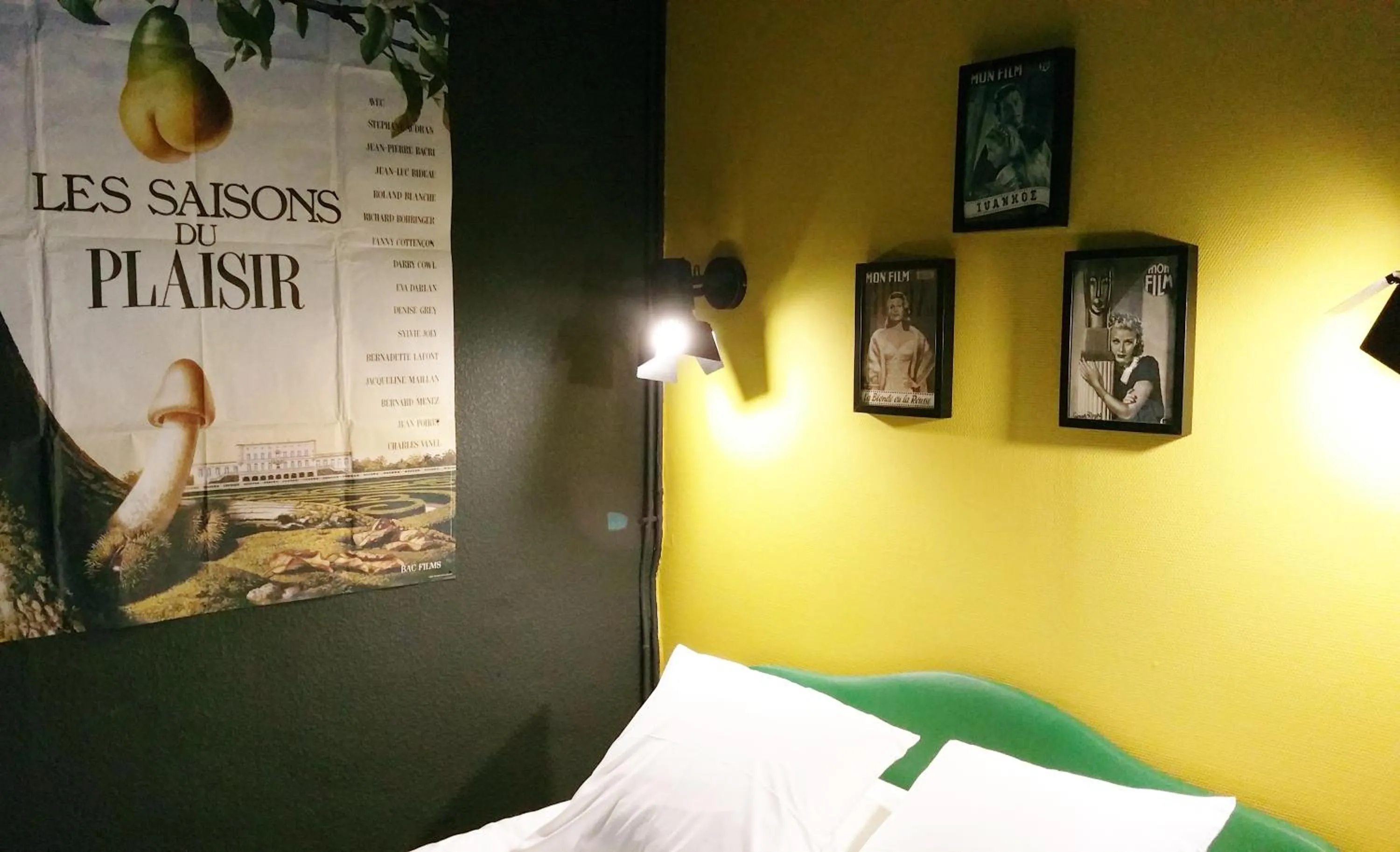 Decorative detail, Bed in Hotel Auberge des Remparts