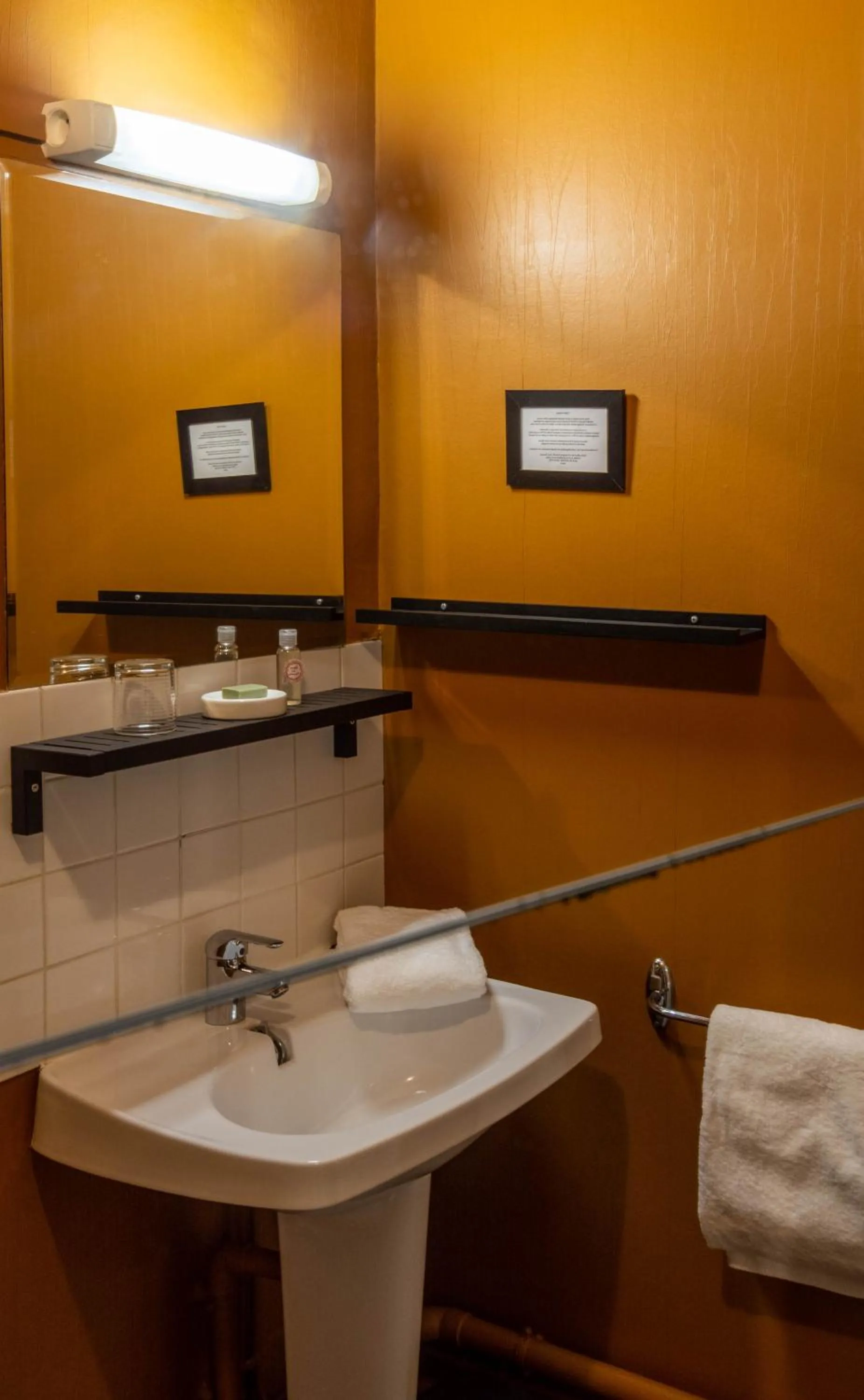 Bathroom in Hotel Auberge des Remparts