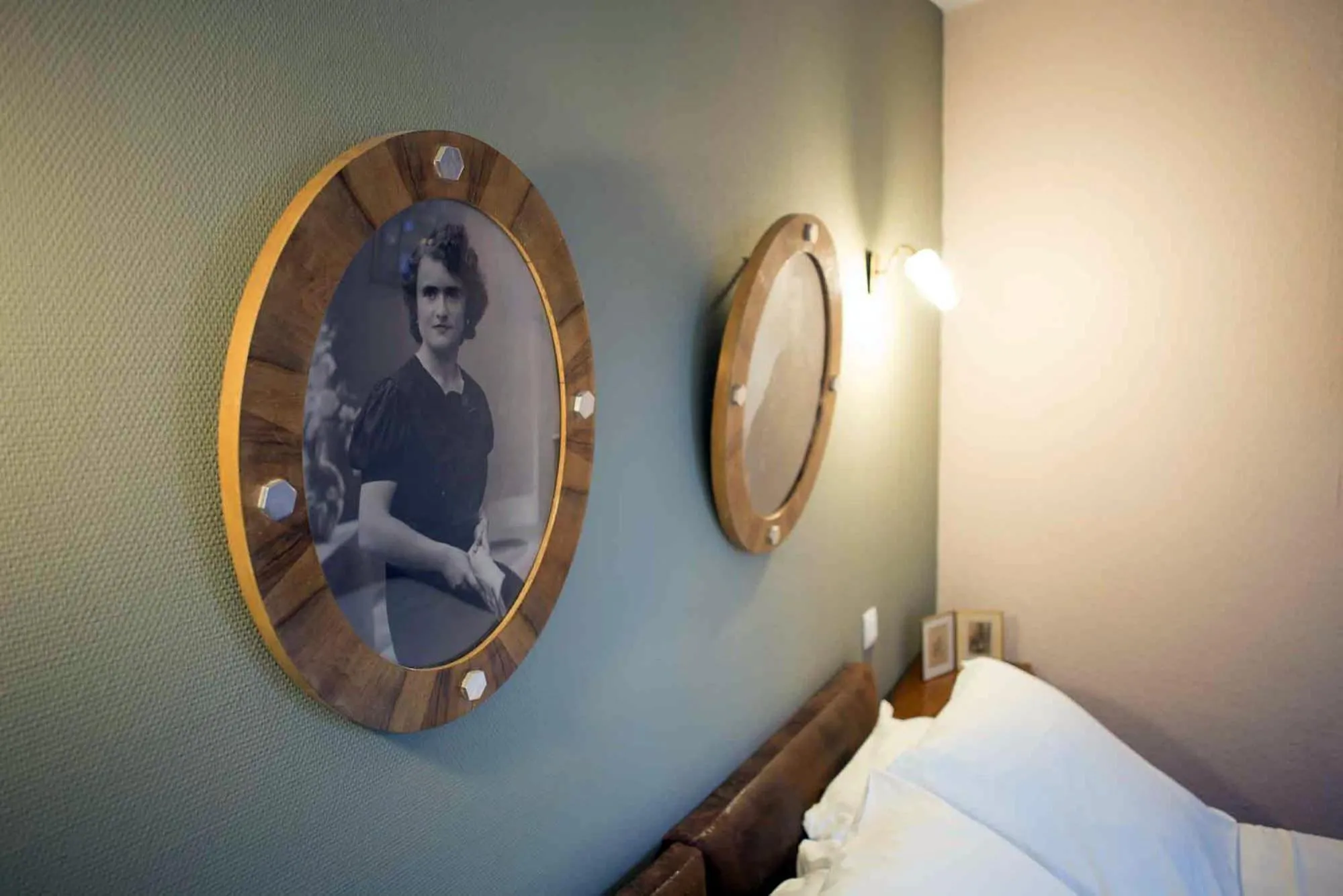 Decorative detail, Bed in Hotel Auberge des Remparts